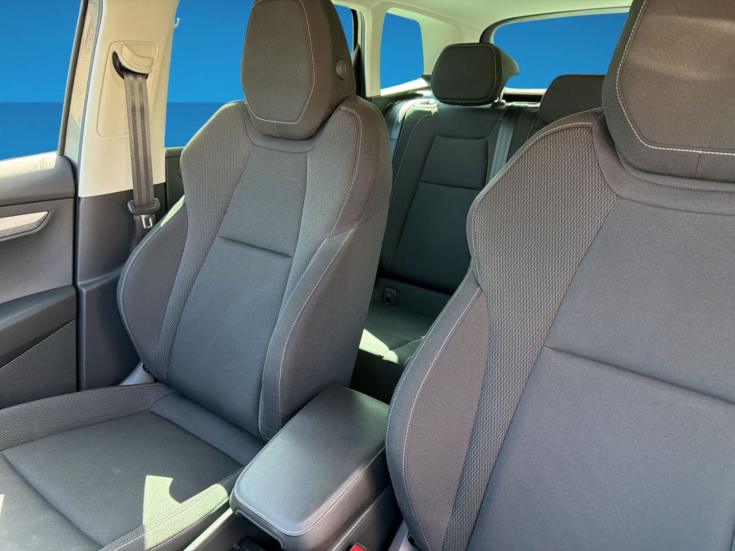 Fahrzeugabbildung SKODA Karoq 1.5 TSI ACT Ambition Clima PDC LED