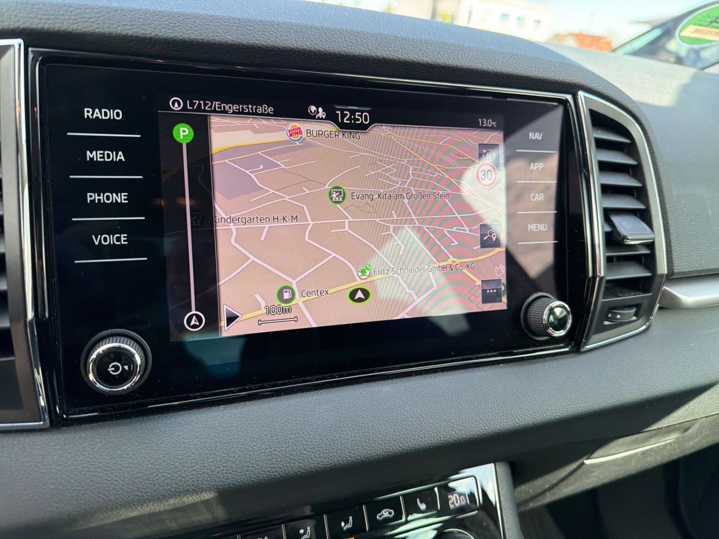 Fahrzeugabbildung SKODA Karoq 1.5 TSI ACT Ambition Clima PDC LED