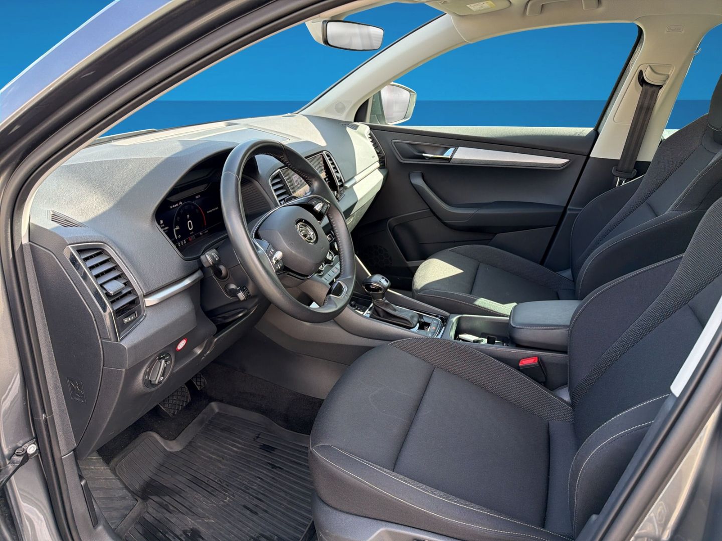 Fahrzeugabbildung SKODA Karoq 1.5 TSI ACT Ambition Clima PDC LED