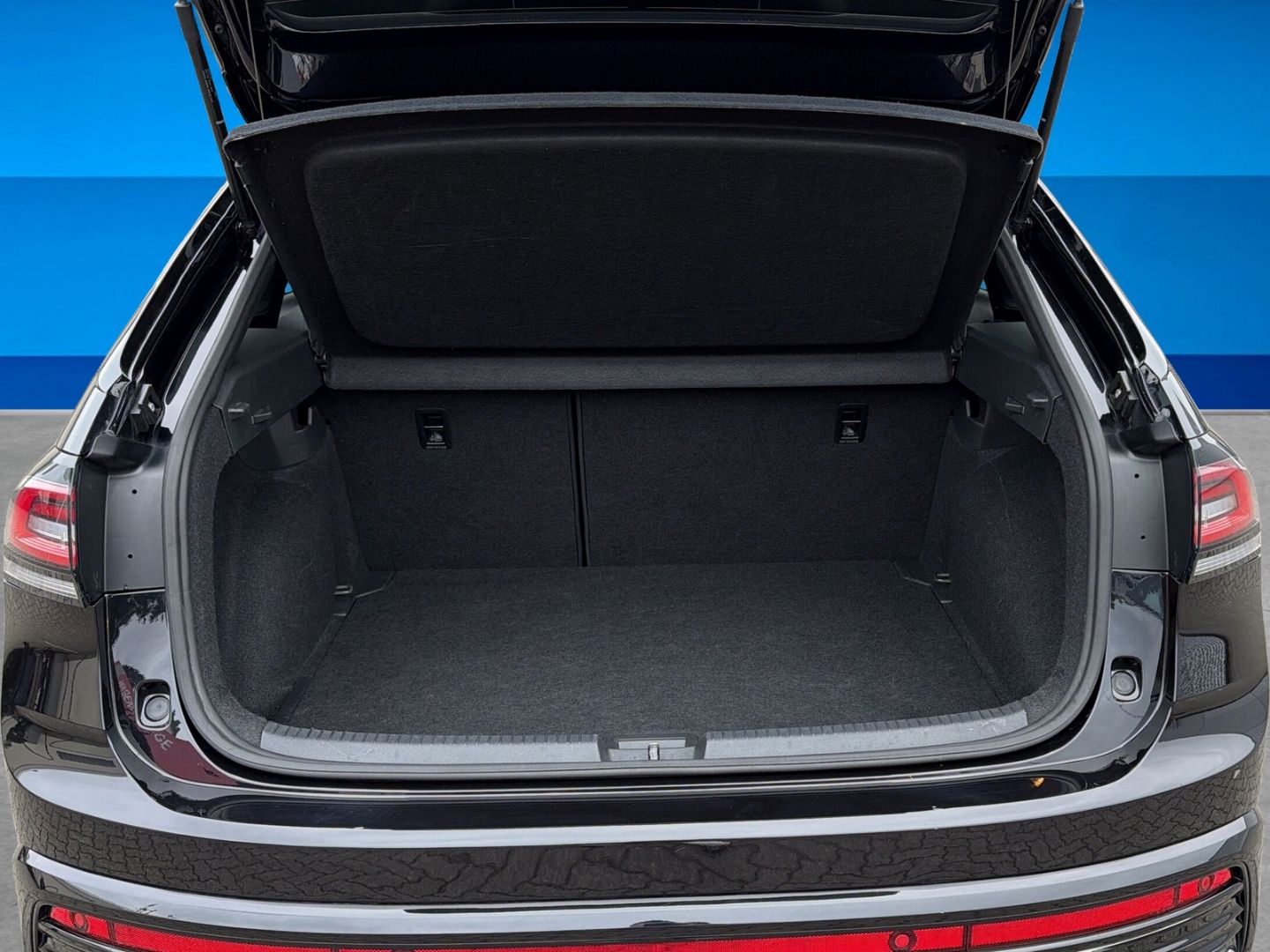 Fahrzeugabbildung Volkswagen Taigo R-Line 1.5 TSI Rear View IQ.DRIVE Navi - mit KI generiert/bearbeitet