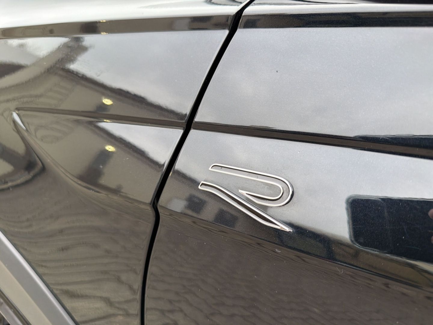 Fahrzeugabbildung Volkswagen Taigo R-Line 1.5 TSI Rear View IQ.DRIVE Navi - mit KI generiert/bearbeitet
