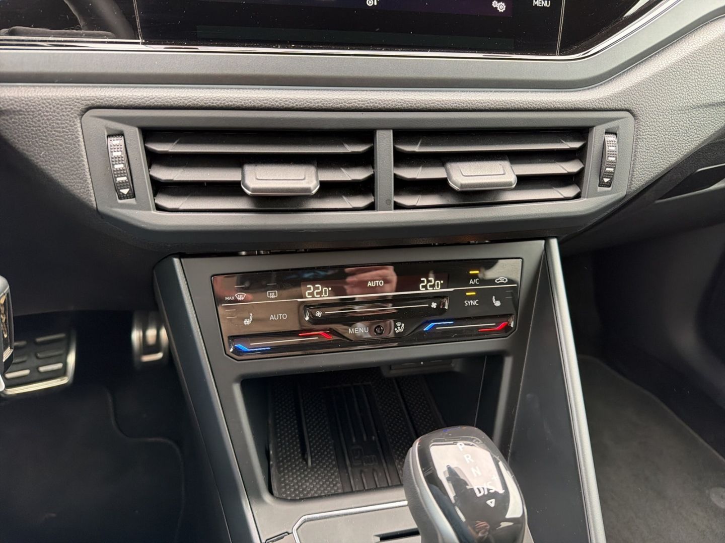 Fahrzeugabbildung Volkswagen Taigo R-Line 1.5 TSI Rear View IQ.DRIVE Navi - mit KI generiert/bearbeitet