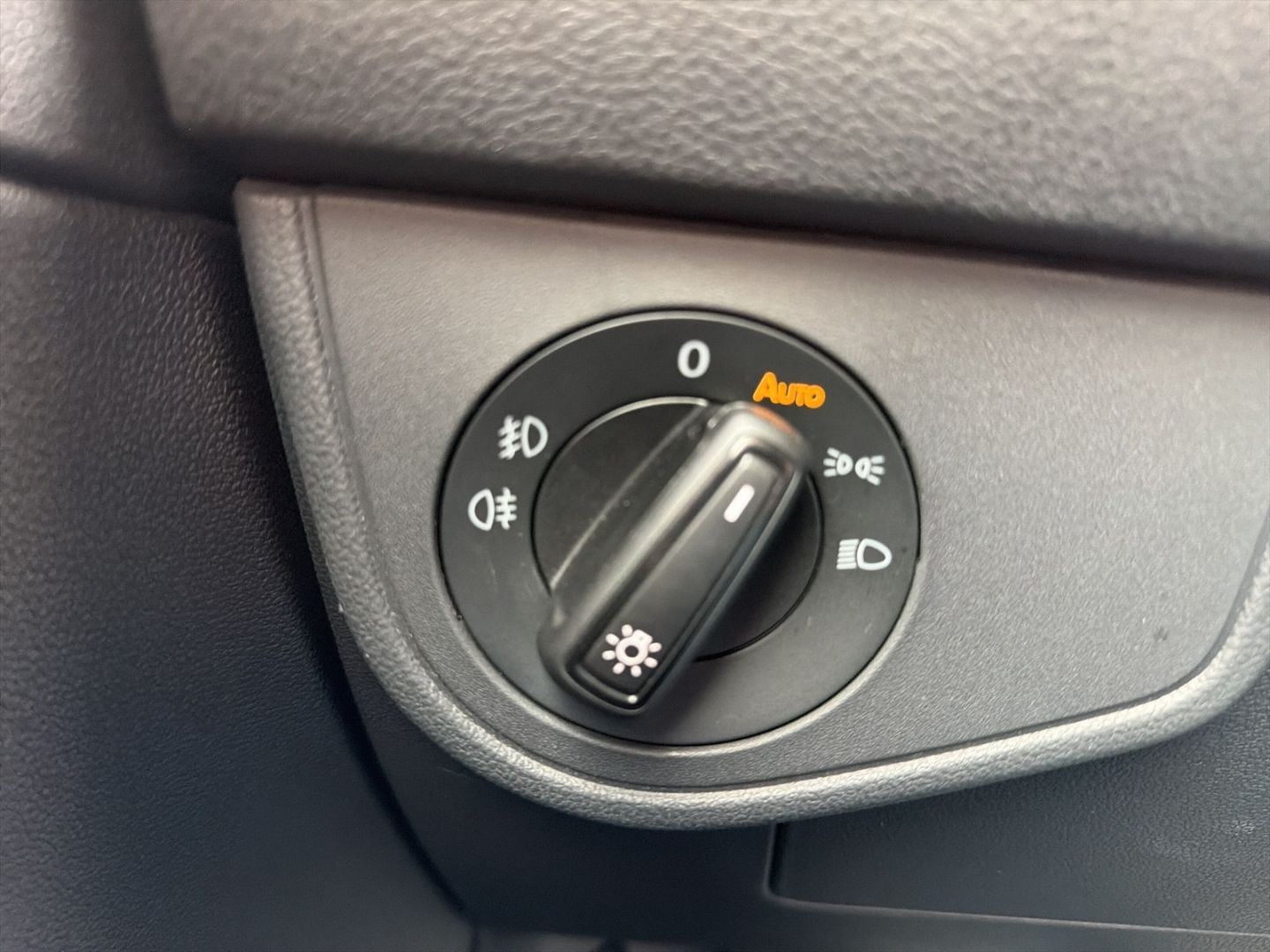 Fahrzeugabbildung Volkswagen Taigo R-Line 1.5 TSI Rear View IQ.DRIVE Navi - mit KI generiert/bearbeitet