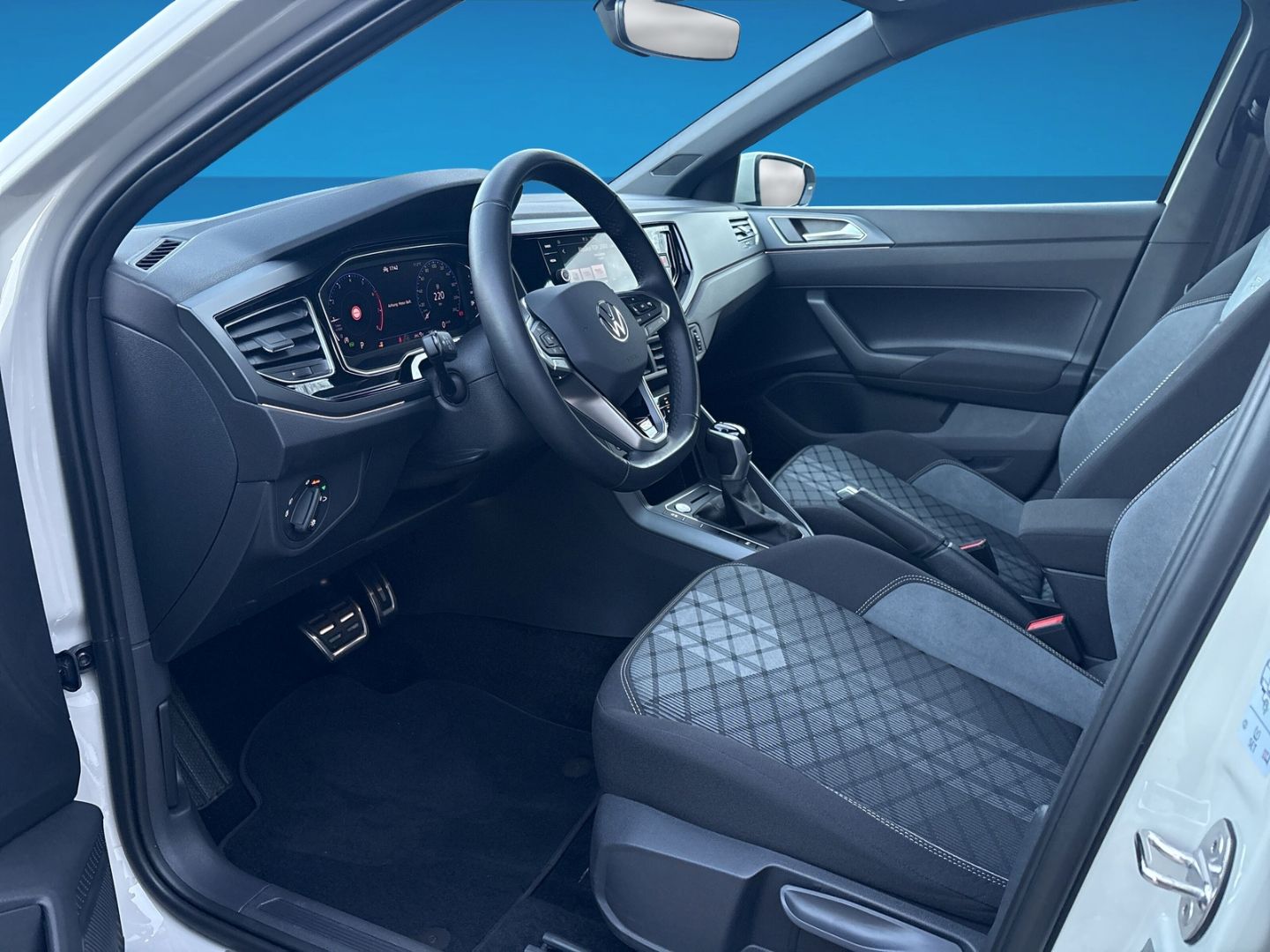 Fahrzeug 12 Fahrzeugabbildung Volkswagen Polo R-Line 1.0 TSI CarPlay Cam IQ-Light PDC vo+