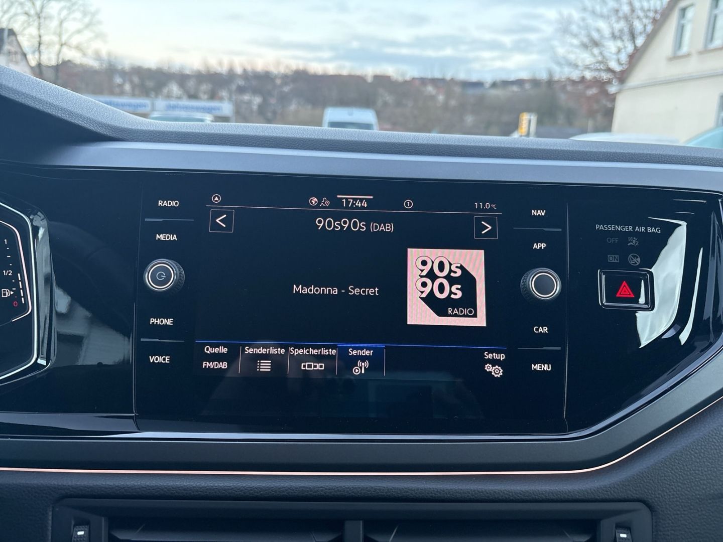 Fahrzeug 16 Fahrzeugabbildung Volkswagen Polo R-Line 1.0 TSI CarPlay Cam IQ-Light PDC vo+