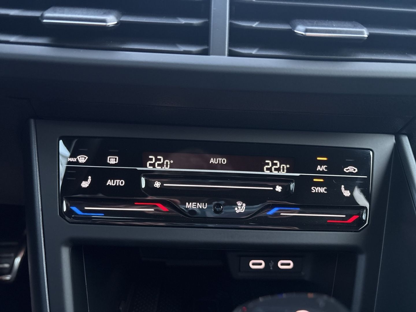 Fahrzeug 19 Fahrzeugabbildung Volkswagen Polo R-Line 1.0 TSI CarPlay Cam IQ-Light PDC vo+