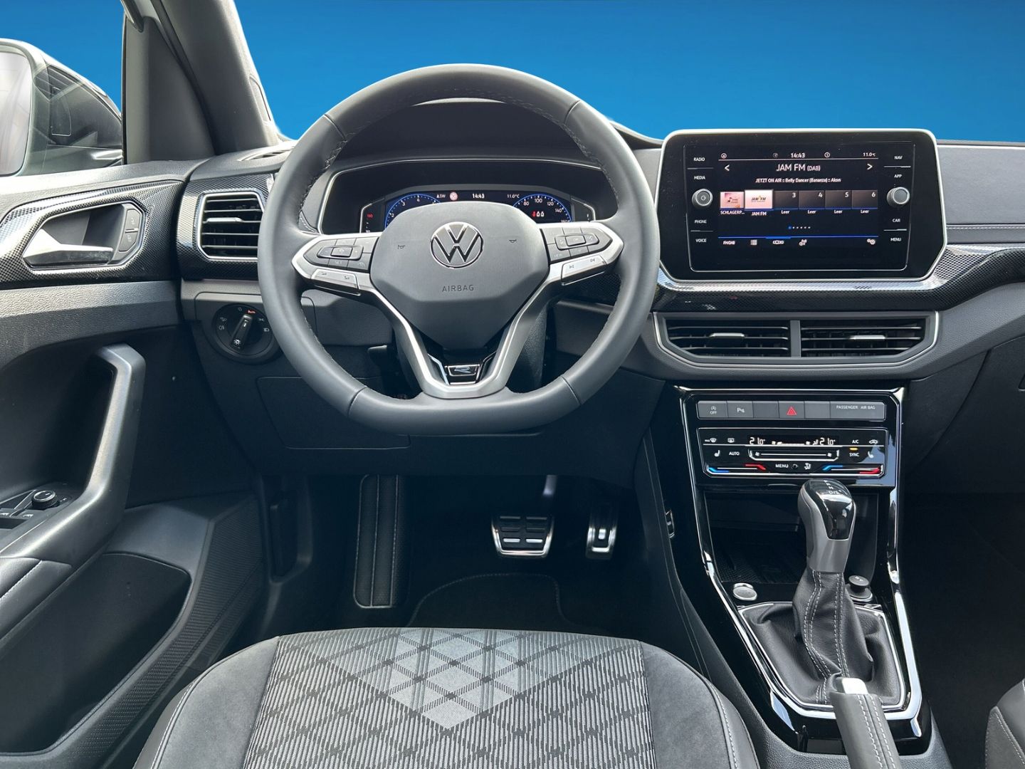 Fahrzeugabbildung Volkswagen T-Cross R-Line 1.5l TSI AHK REAR VIEW IQ.LIGHT B