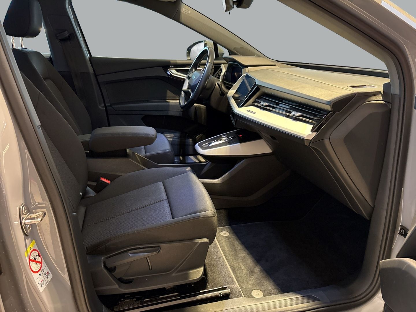 Fahrzeugabbildung Audi Q4 40 e-tron Sportback NAVI 20 ZOLL 77 kWh SHZ P