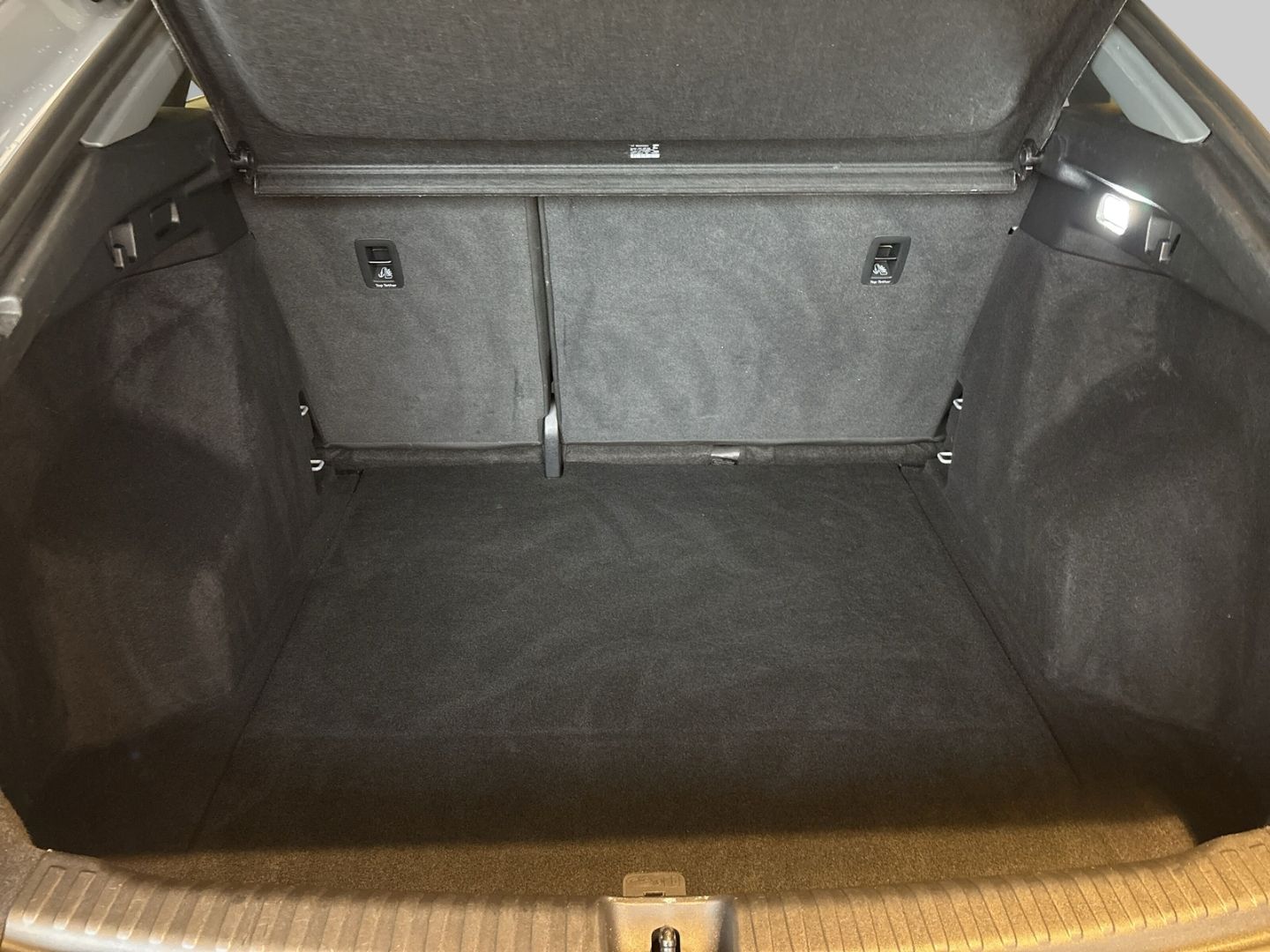 Fahrzeugabbildung Audi Q4 40 e-tron Sportback NAVI 20 ZOLL 77 kWh SHZ P