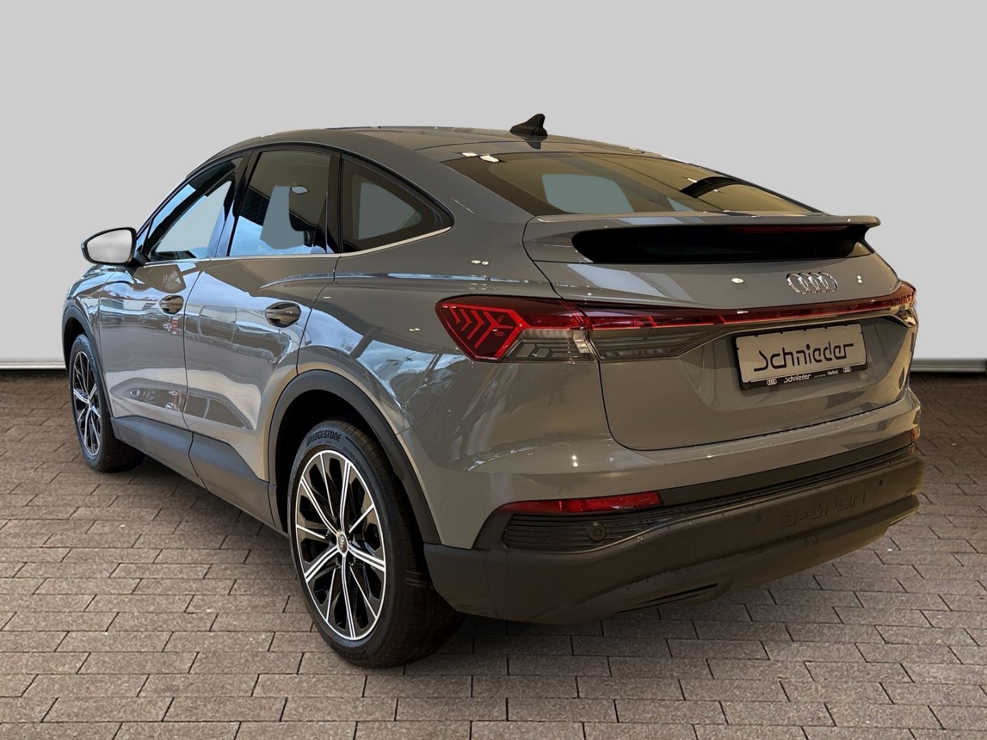 Fahrzeugabbildung Audi Q4 40 e-tron Sportback NAVI 20 ZOLL 77 kWh SHZ P