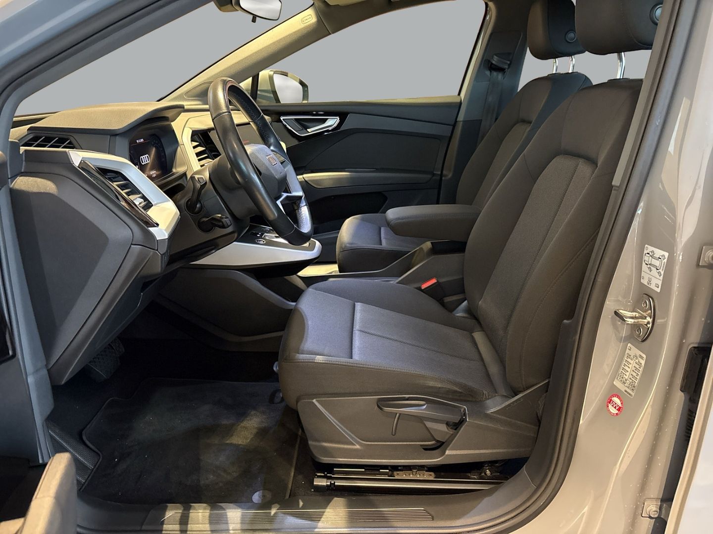 Fahrzeugabbildung Audi Q4 40 e-tron Sportback NAVI 20 ZOLL 77 kWh SHZ P