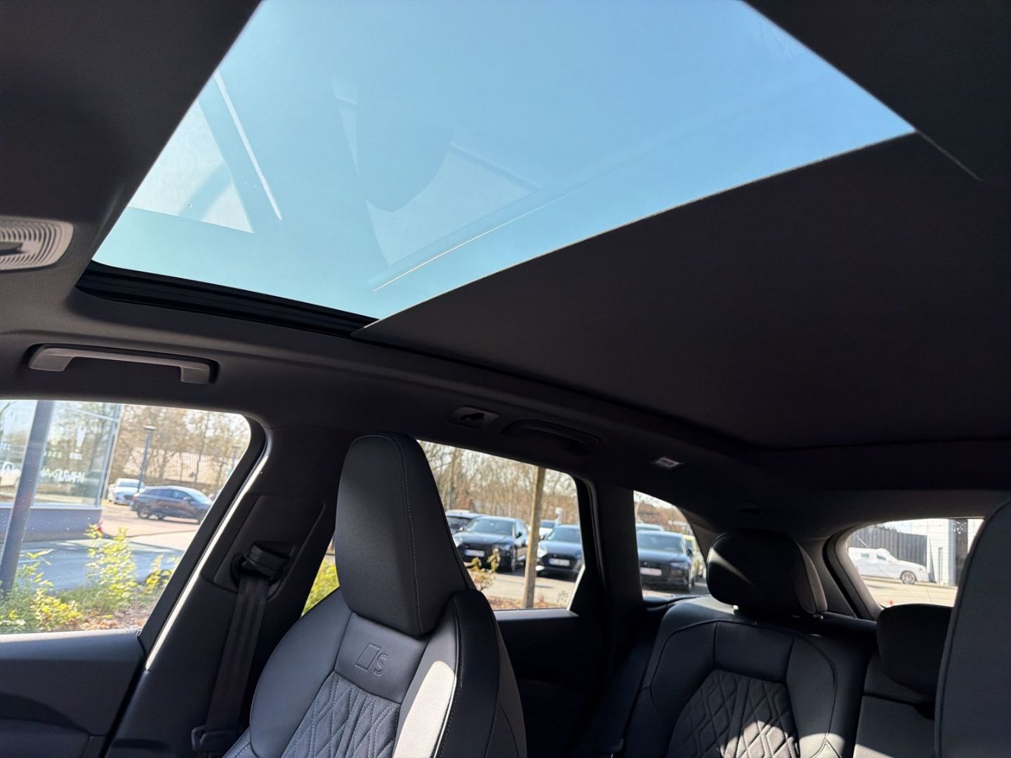 Fahrzeug 22 Fahrzeugabbildung Audi Q5 2.0 edition one e-hybrid quattro B&O+HUD+AHK+