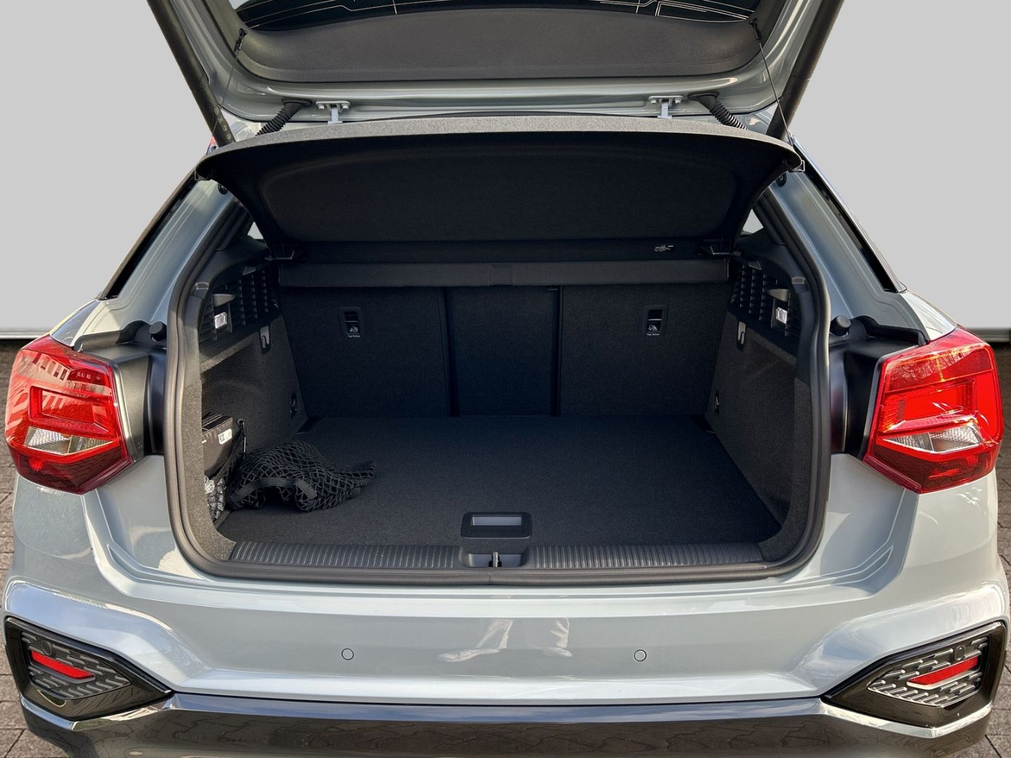 Fahrzeug 17 Fahrzeugabbildung Audi Q2 ADVANCED 35TFSI S tronic AHK+LEDER+LED+KAMERA