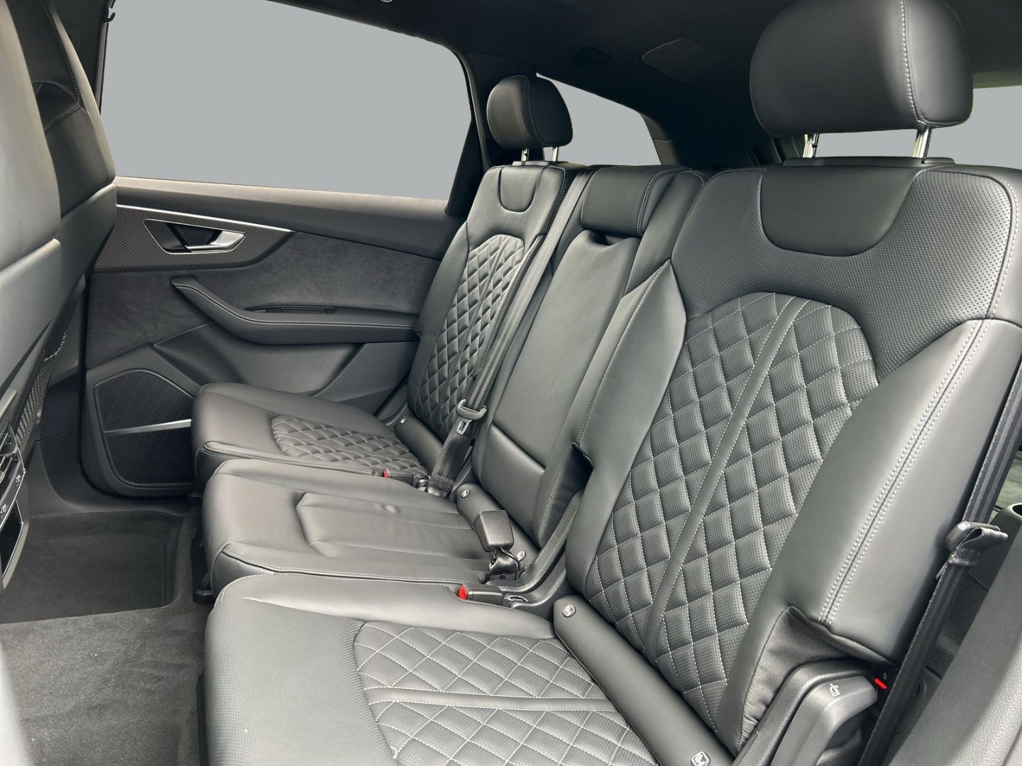 Fahrzeugabbildung Audi Q7 50 TDI S-LINE+HUD+PANO+AHK+LEDER+STANDHZG+MAT