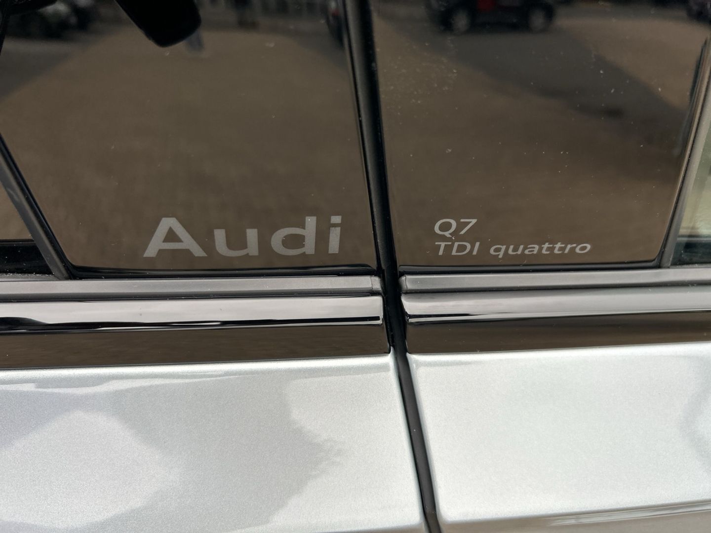 Fahrzeugabbildung Audi Q7 50 TDI S-LINE+HUD+PANO+AHK+LEDER+STANDHZG+MAT