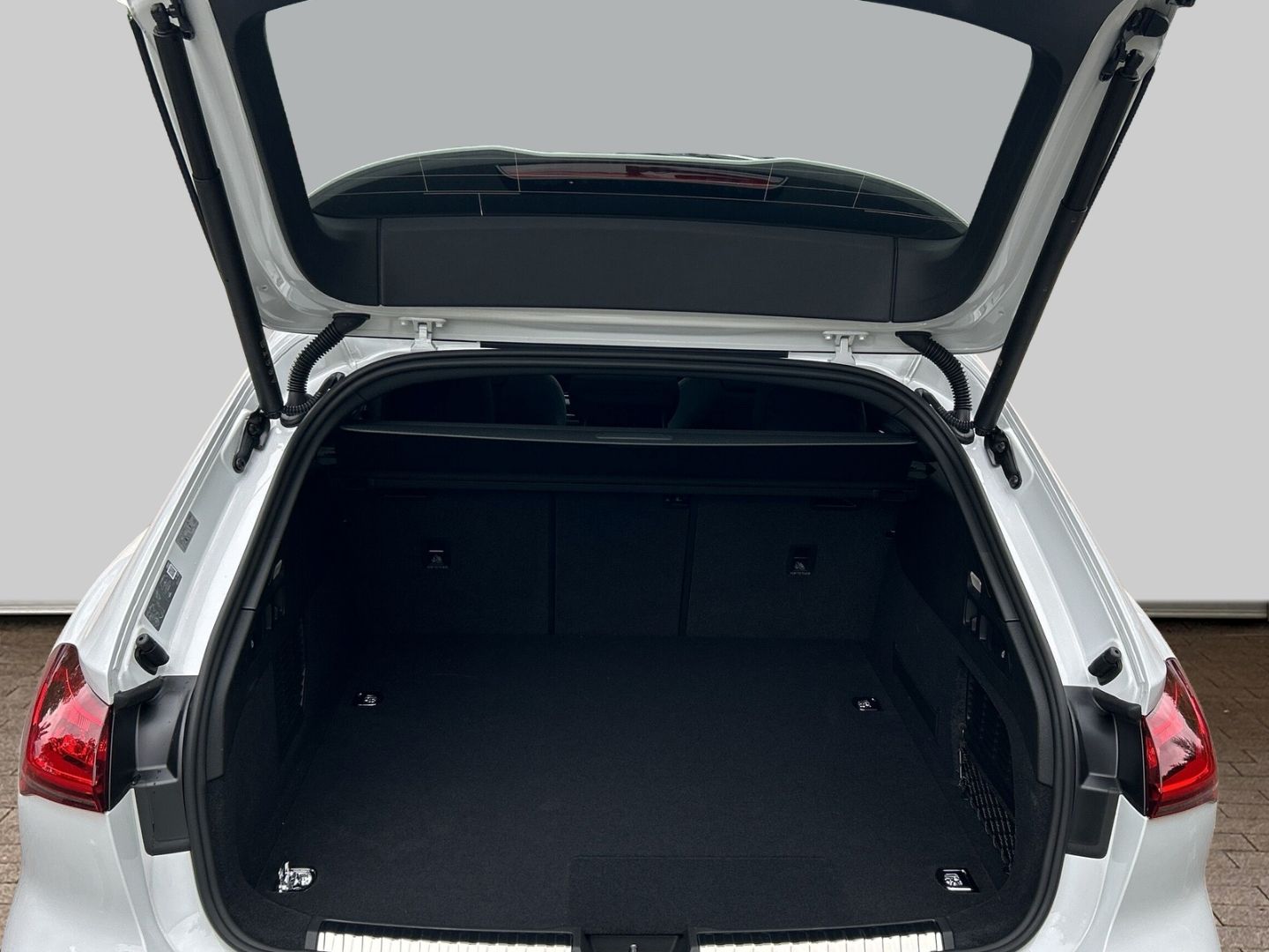 Fahrzeugabbildung Audi A5 AVANT e-HYBRID 220 kW LED+PANO,B&O,