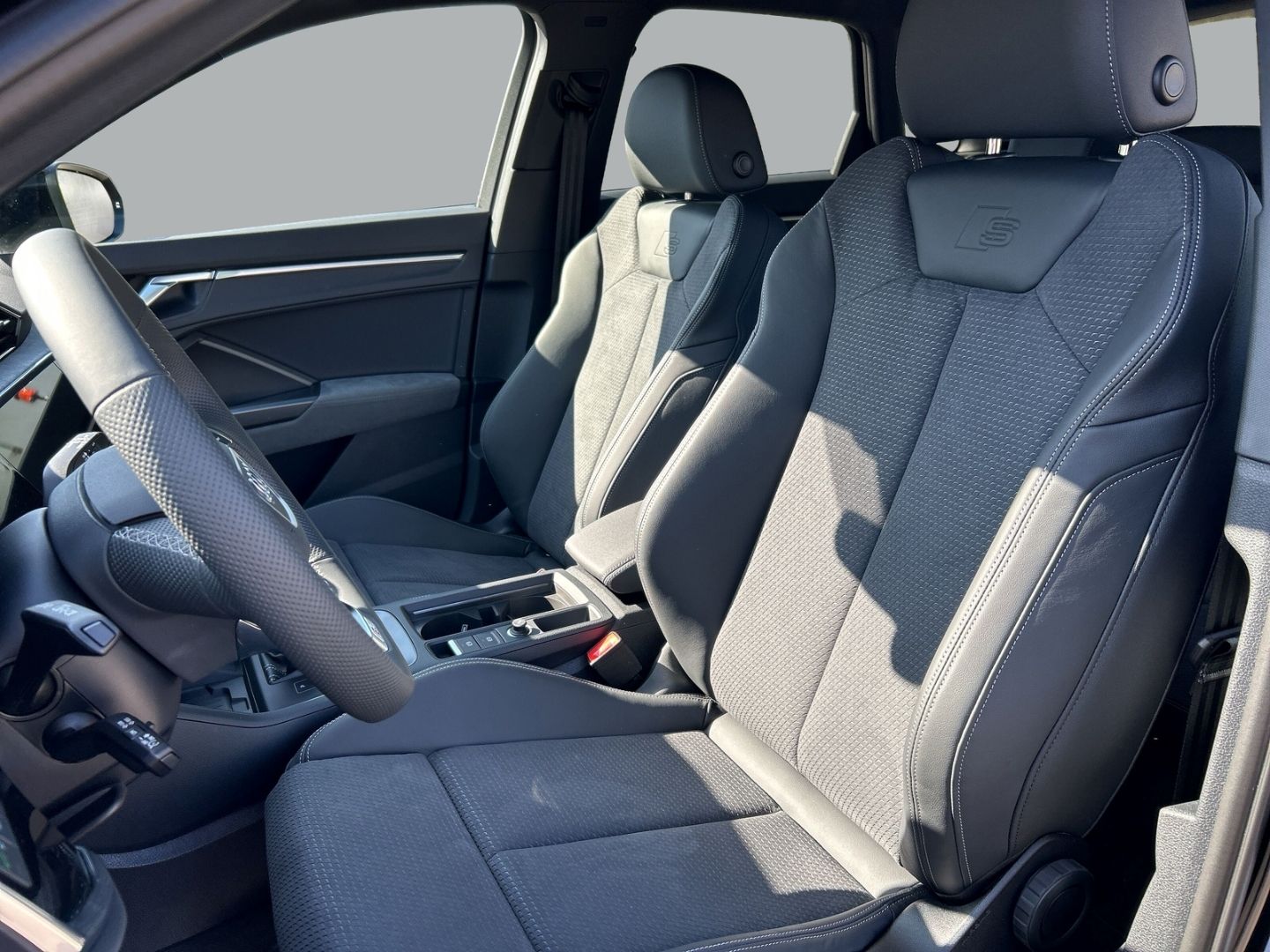 Fahrzeugabbildung Audi Q3 advanced 40 TFSI quattro S-tronic+AHK+LEDER+M