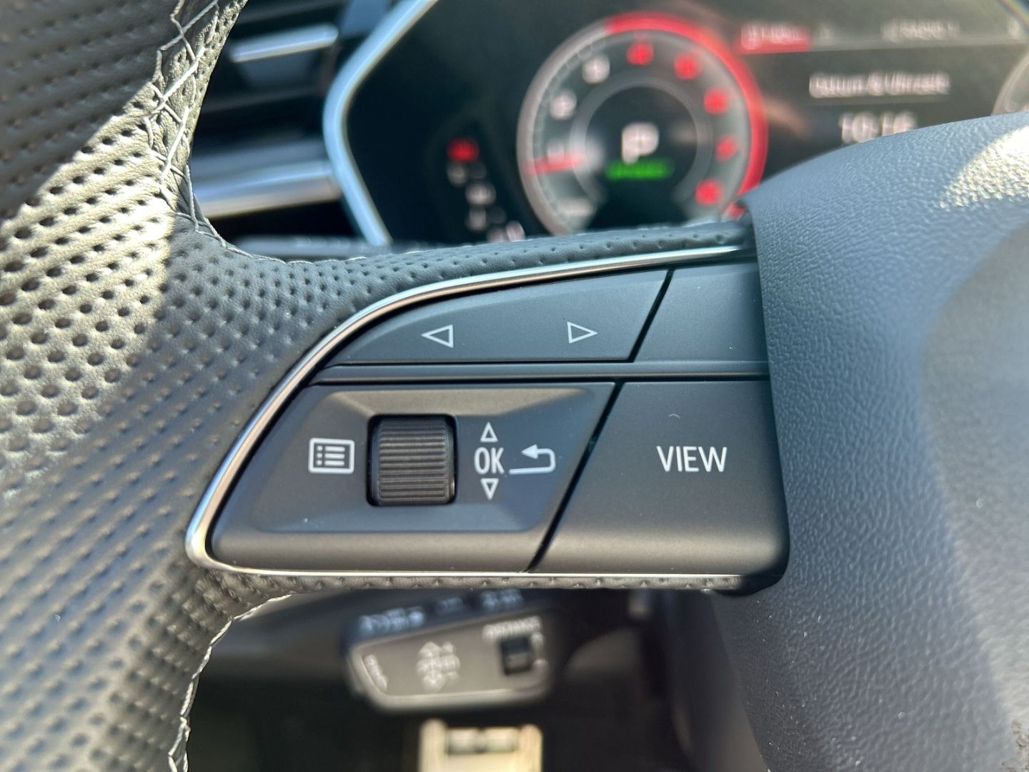 Fahrzeugabbildung Audi Q3 advanced 40 TFSI quattro S-tronic+AHK+LEDER+M