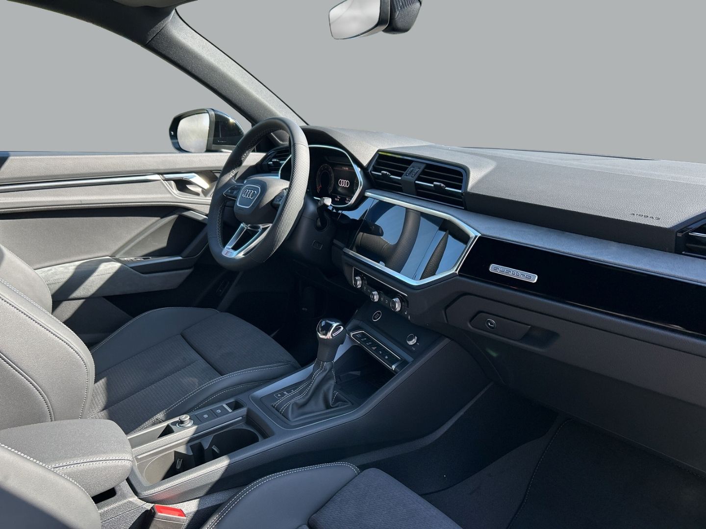 Fahrzeugabbildung Audi Q3 advanced 40 TFSI quattro S-tronic+AHK+LEDER+M