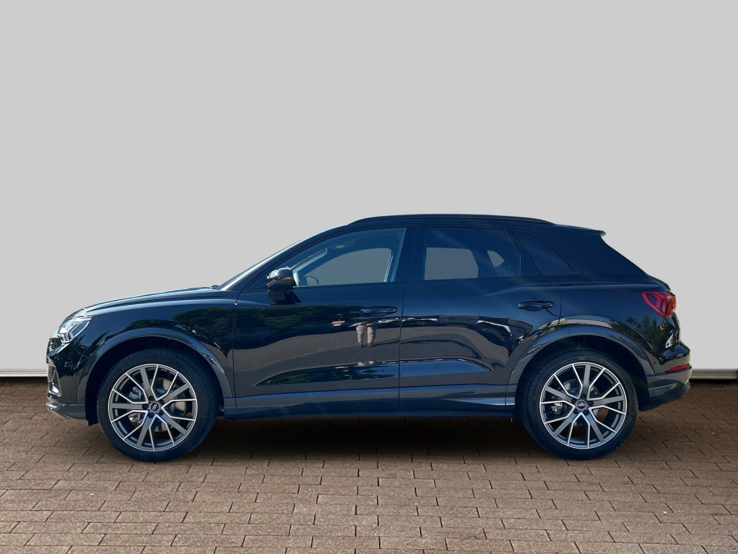 Fahrzeugabbildung Audi Q3 advanced 40 TFSI quattro S-tronic+AHK+LEDER+M