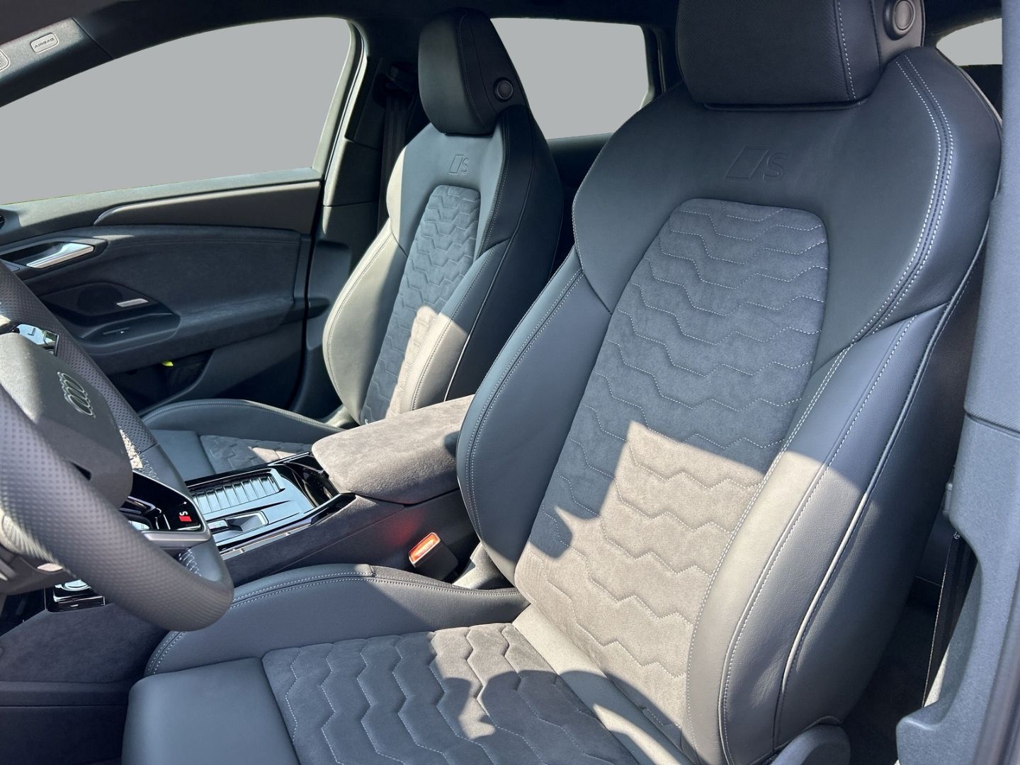 Fahrzeugabbildung Audi A6 e-tron Avant performance 270 kW HUD+Luftfeder