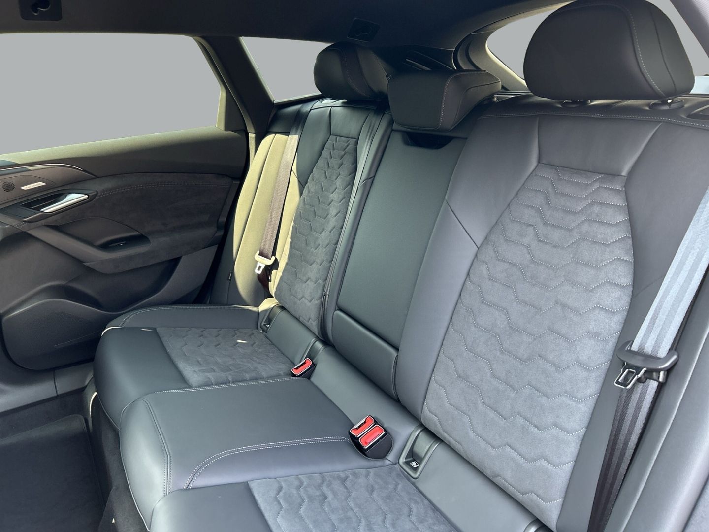 Fahrzeugabbildung Audi A6 e-tron Avant performance 270 kW HUD+Luftfeder