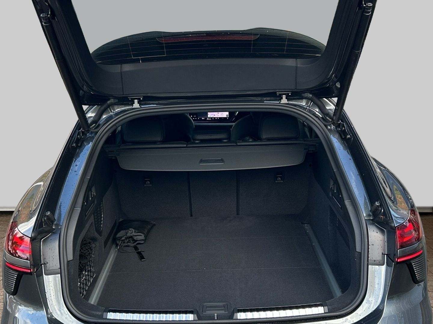 Fahrzeug 19 Fahrzeugabbildung Audi A6 Avant edition one 2.0 TDI S-line+HUD+NAVI+LED