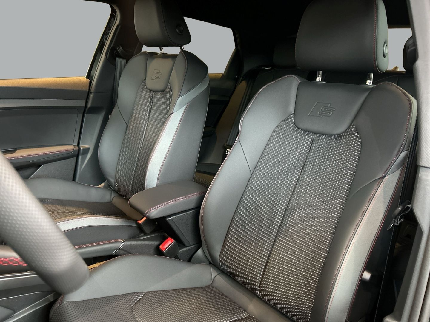 Fahrzeug 12 Fahrzeugabbildung Audi A1 Sportback 40 TFSI S-line+NAVI+LEDER+VIRTUAL+L