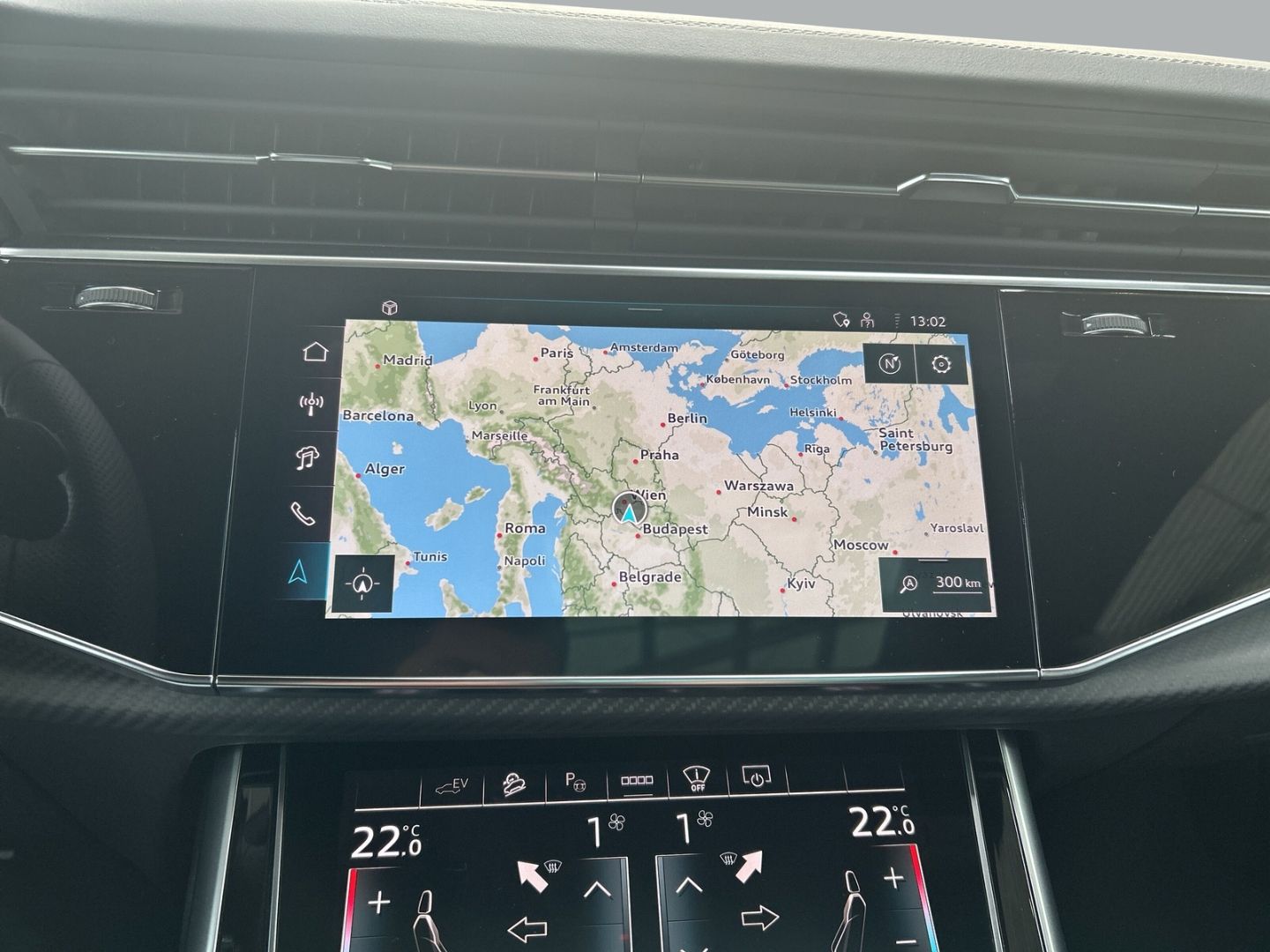 Fahrzeugabbildung Audi Q8 TFSI e S-LINE+HUD+AHK+PANO+MATRIX-LED+LEDER+K