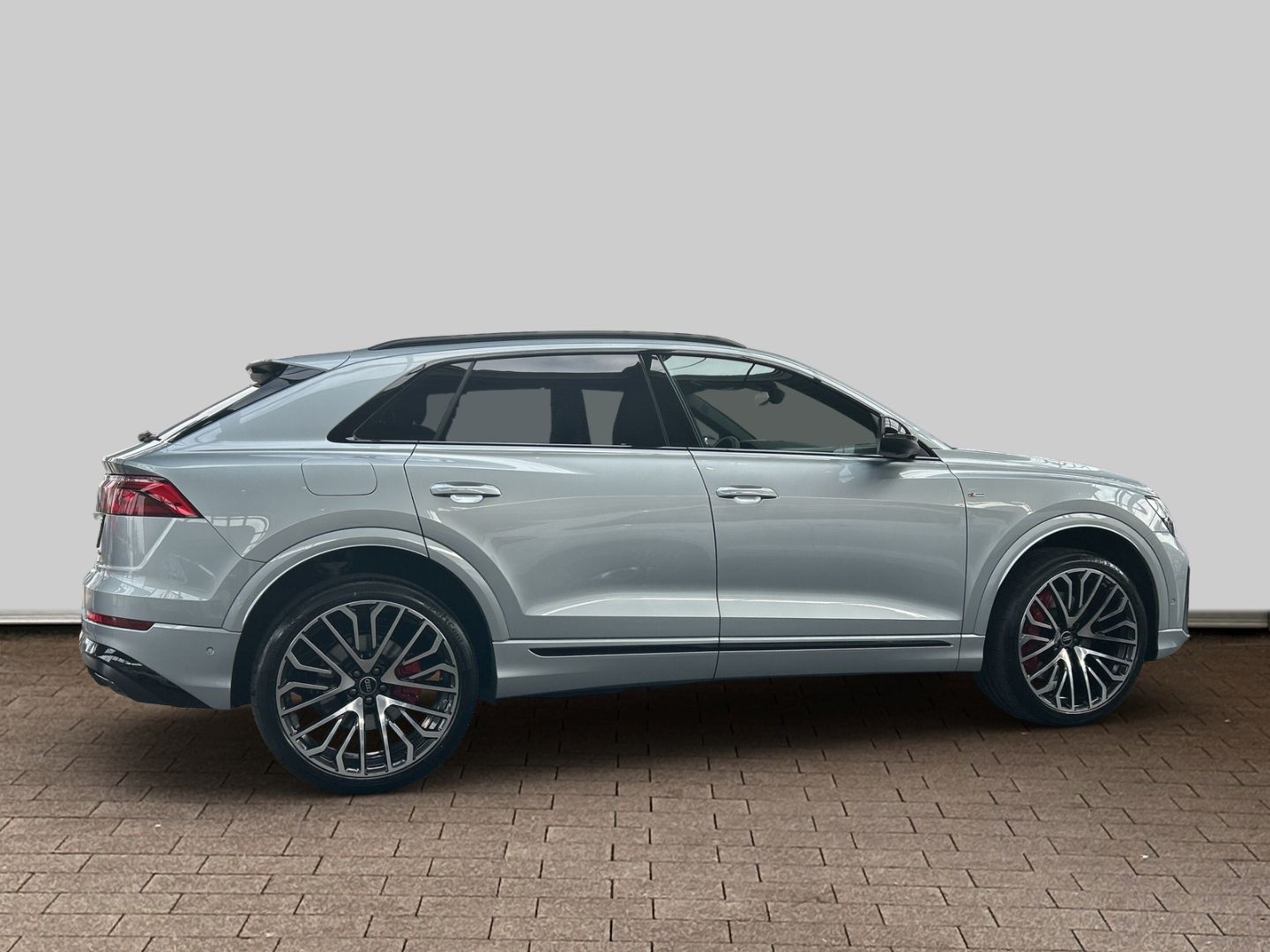 Fahrzeugabbildung Audi Q8 TFSI e S-LINE+HUD+AHK+PANO+MATRIX-LED+LEDER+K