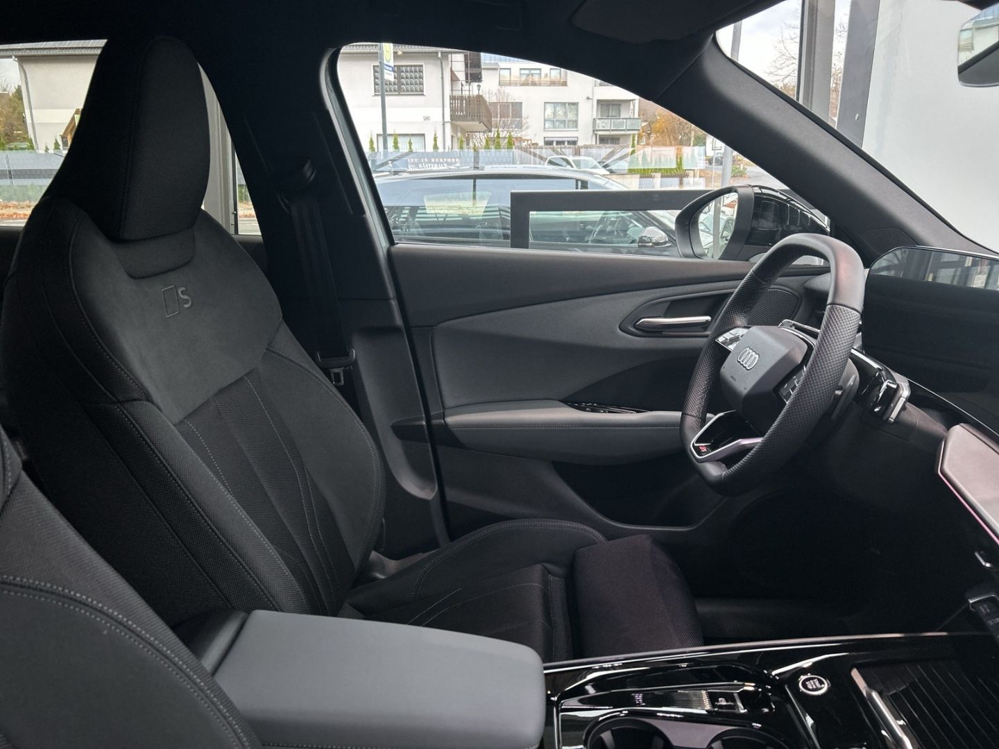 Fahrzeug 23 Fahrzeugabbildung Audi Q3 TDI S-tronic S-LINE+NAVI+LED+SPORTSITZE