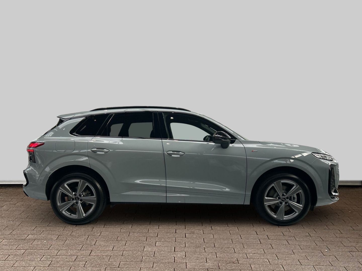 Fahrzeug 9 Fahrzeugabbildung Audi Q3 TDI S-tronic S-LINE+NAVI+LED+SPORTSITZE