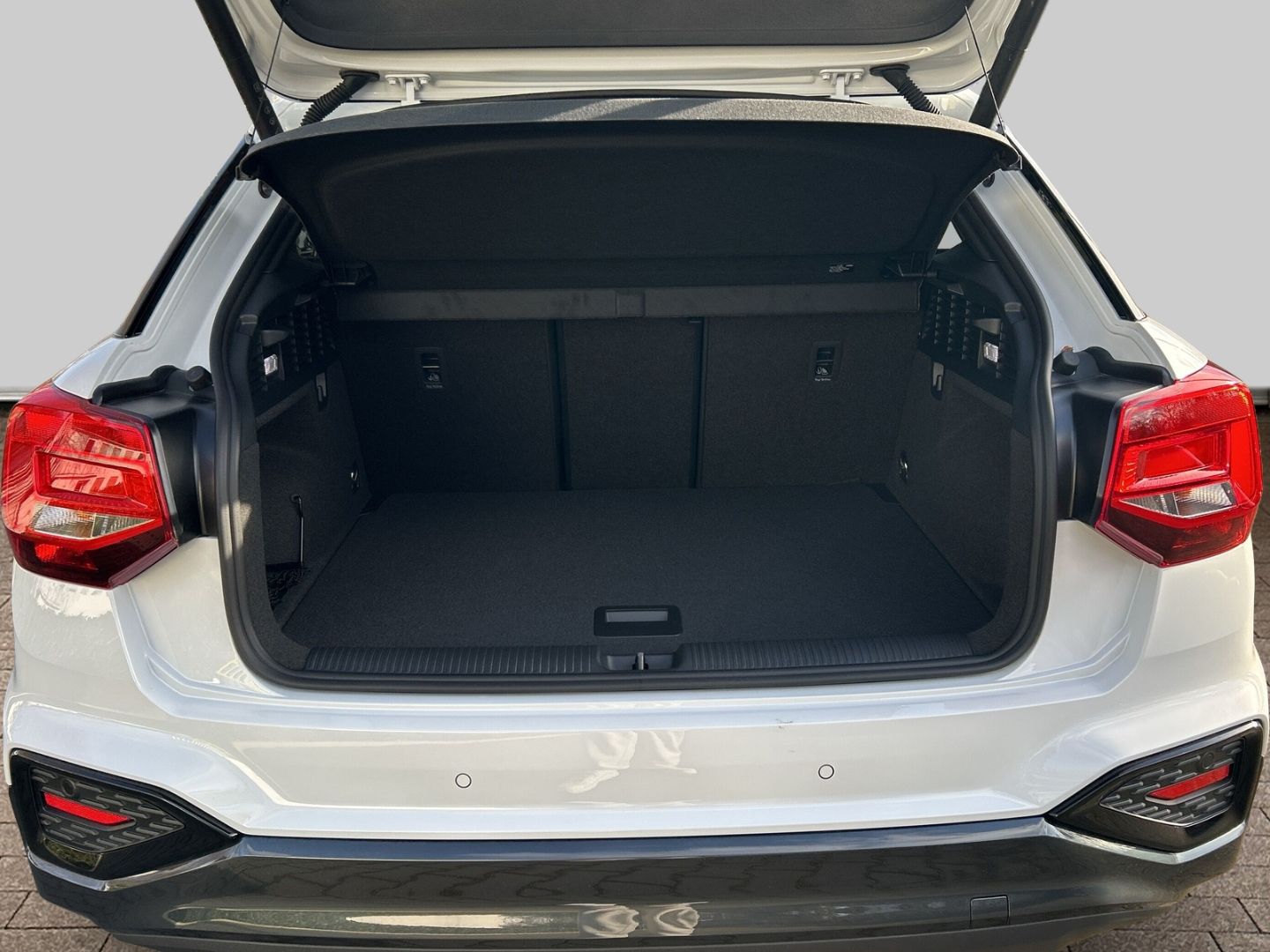 Fahrzeug 19 Fahrzeugabbildung Audi Q2 advanced 35 TFSI S-tronic AHK+LEDER+LED+KAMER