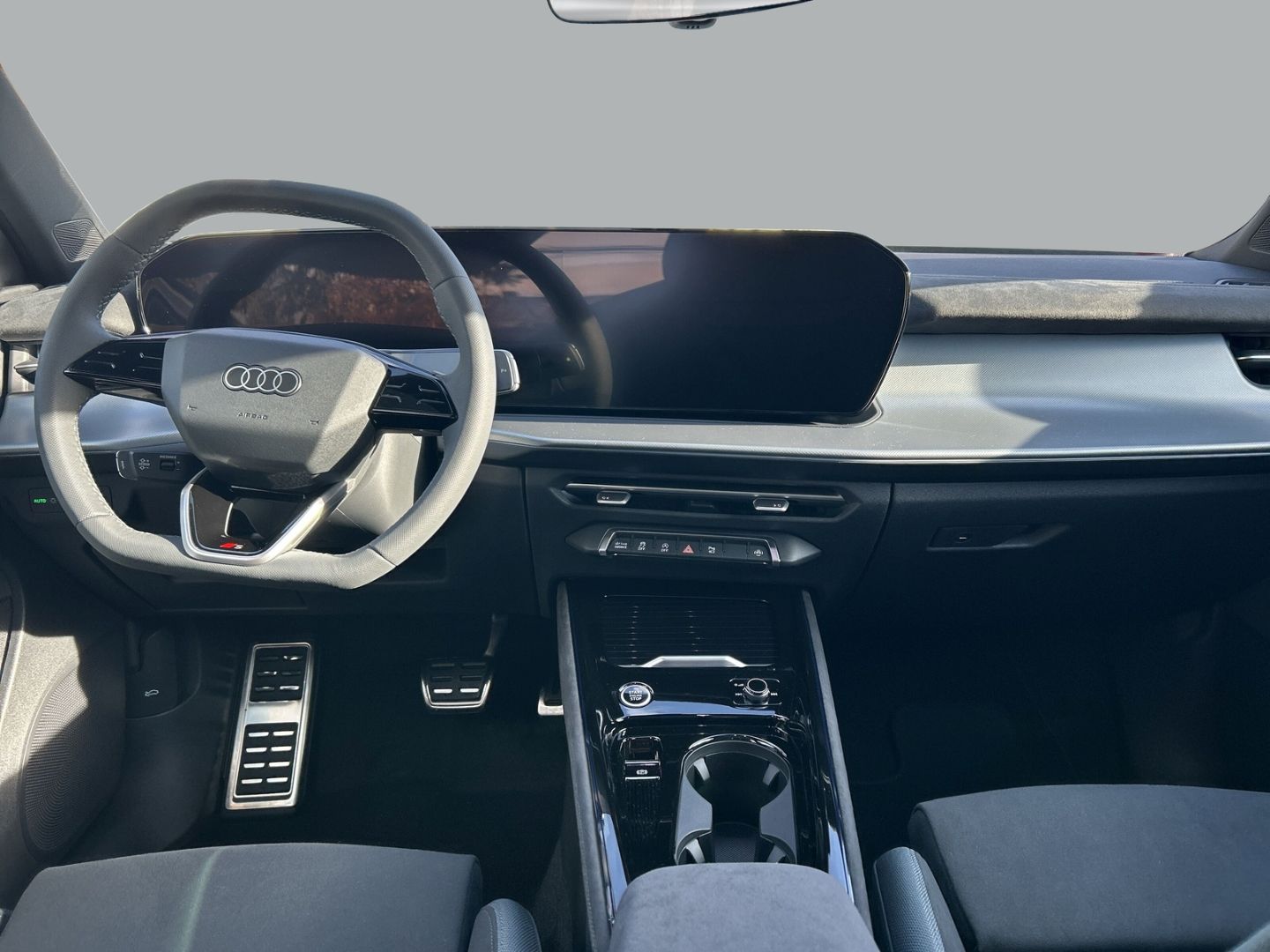 Fahrzeug 11 Fahrzeugabbildung Audi Q3 TFSI quattro S-tronic S-LINE+ NAVI+LEDER+MATR