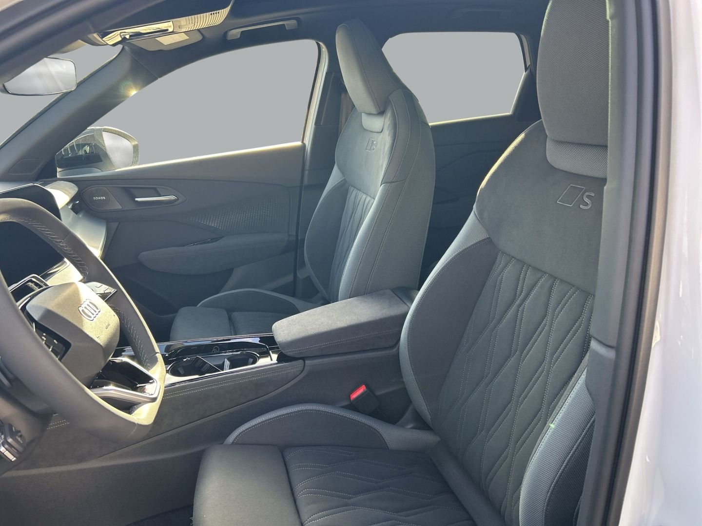 Fahrzeug 12 Fahrzeugabbildung Audi Q3 TFSI quattro S-tronic S-LINE+ NAVI+LEDER+MATR