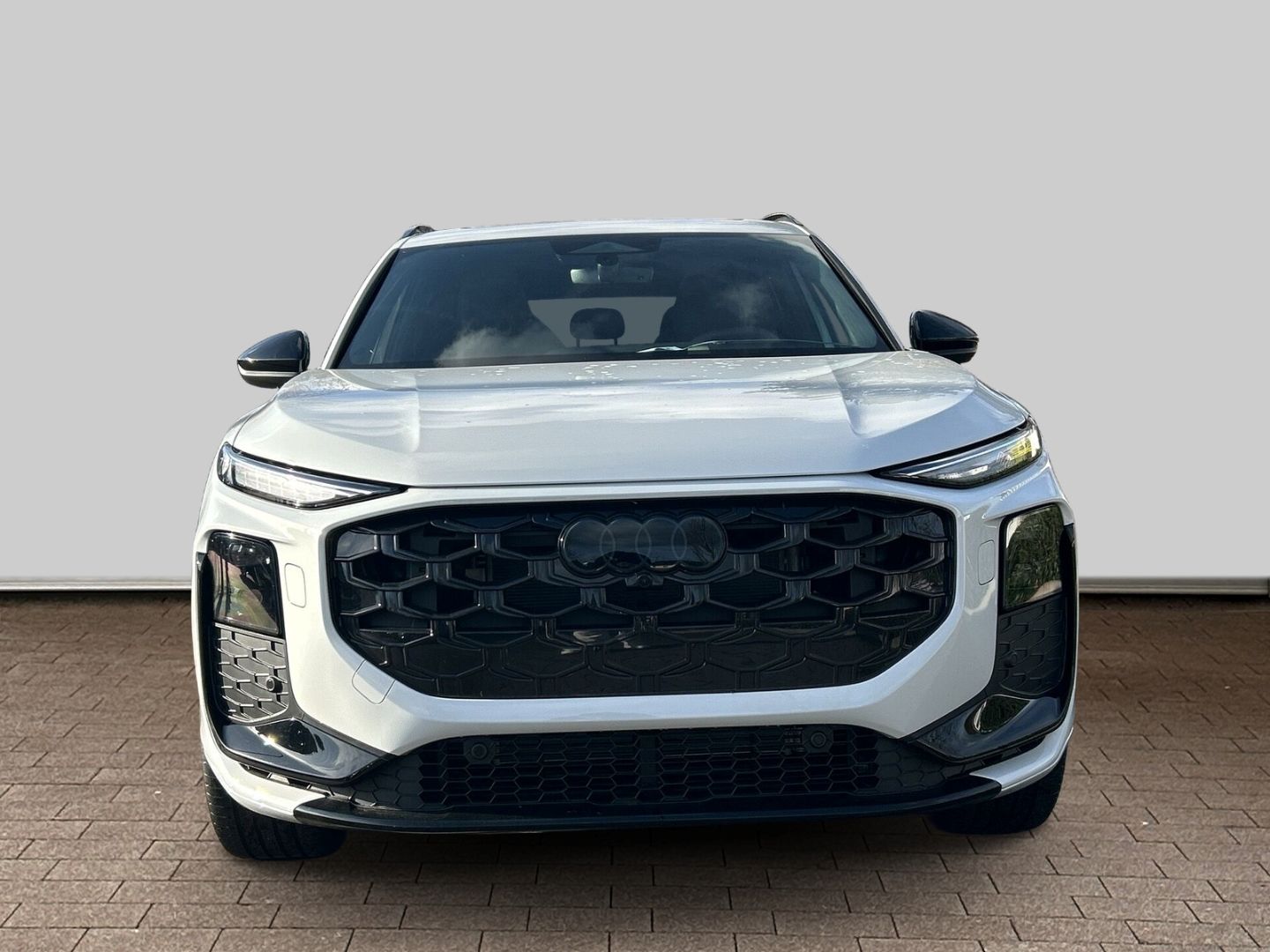 Fahrzeug 4 Fahrzeugabbildung Audi Q3 TFSI quattro S-tronic S-LINE+ NAVI+LEDER+MATR