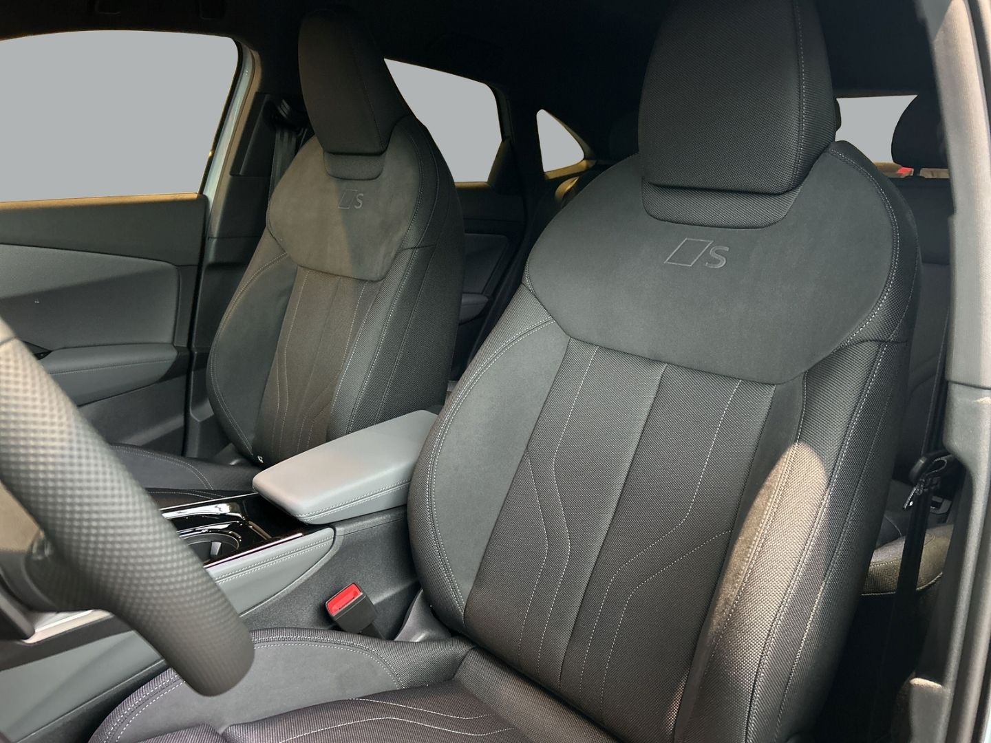 Fahrzeugabbildung Audi Q3 Sportback e-hybrid 200 kW S-LINE+NAVI+LED+CAR