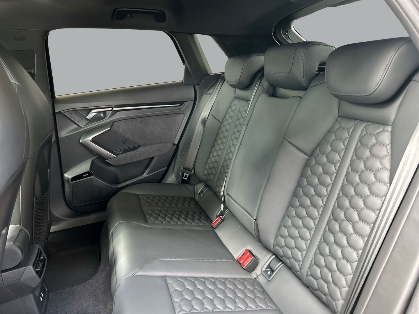 Fahrzeugabbildung Audi RS3 SPORTBACK+LED+PANO+HUD+280KM/H+KAMERA