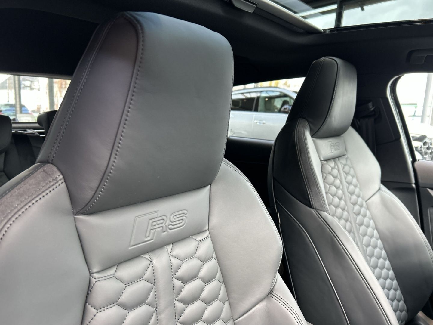 Fahrzeugabbildung Audi RS3 SPORTBACK+LED+PANO+HUD+280KM/H+KAMERA