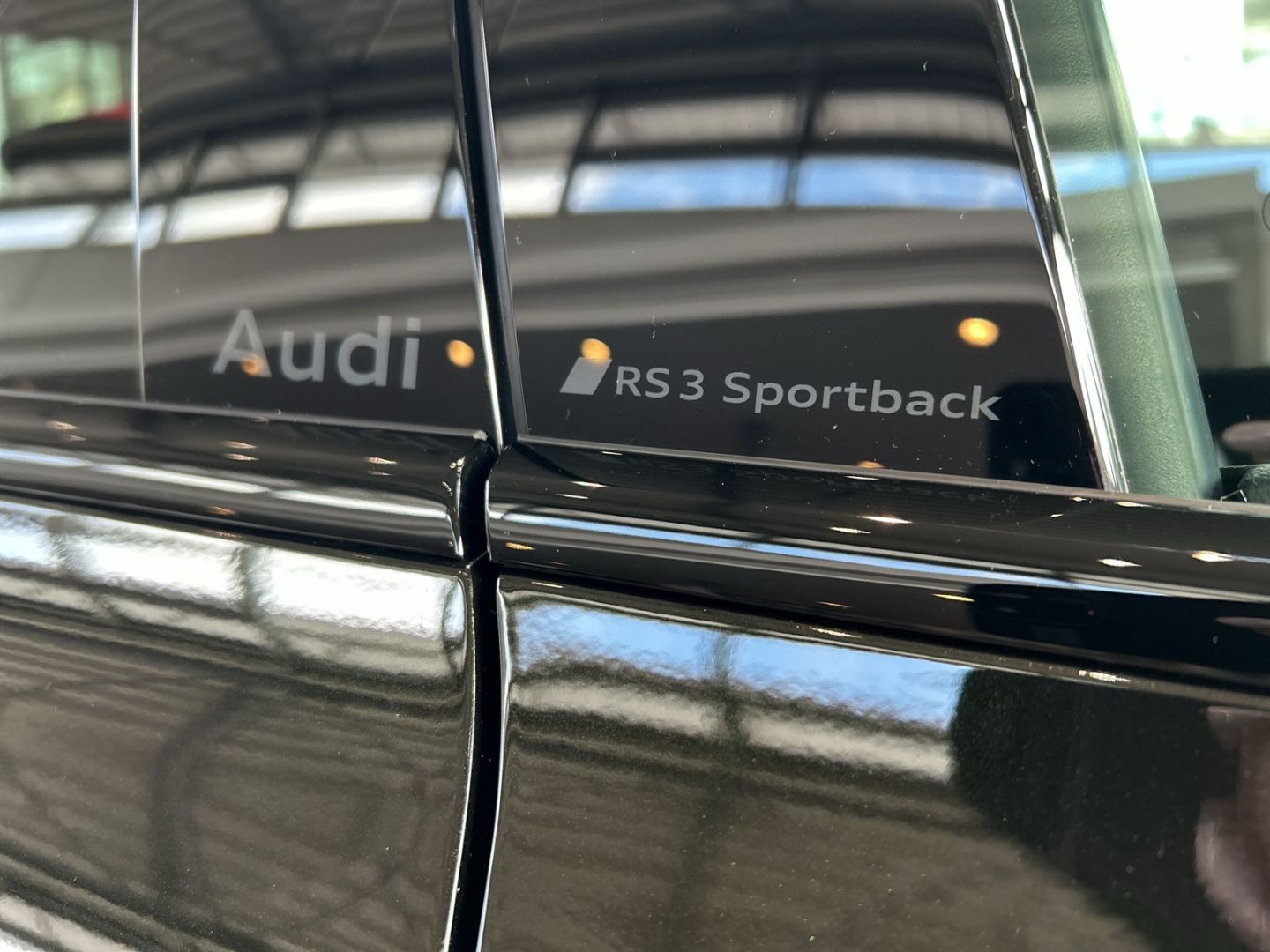 Fahrzeugabbildung Audi RS3 SPORTBACK+LED+PANO+HUD+280KM/H+KAMERA