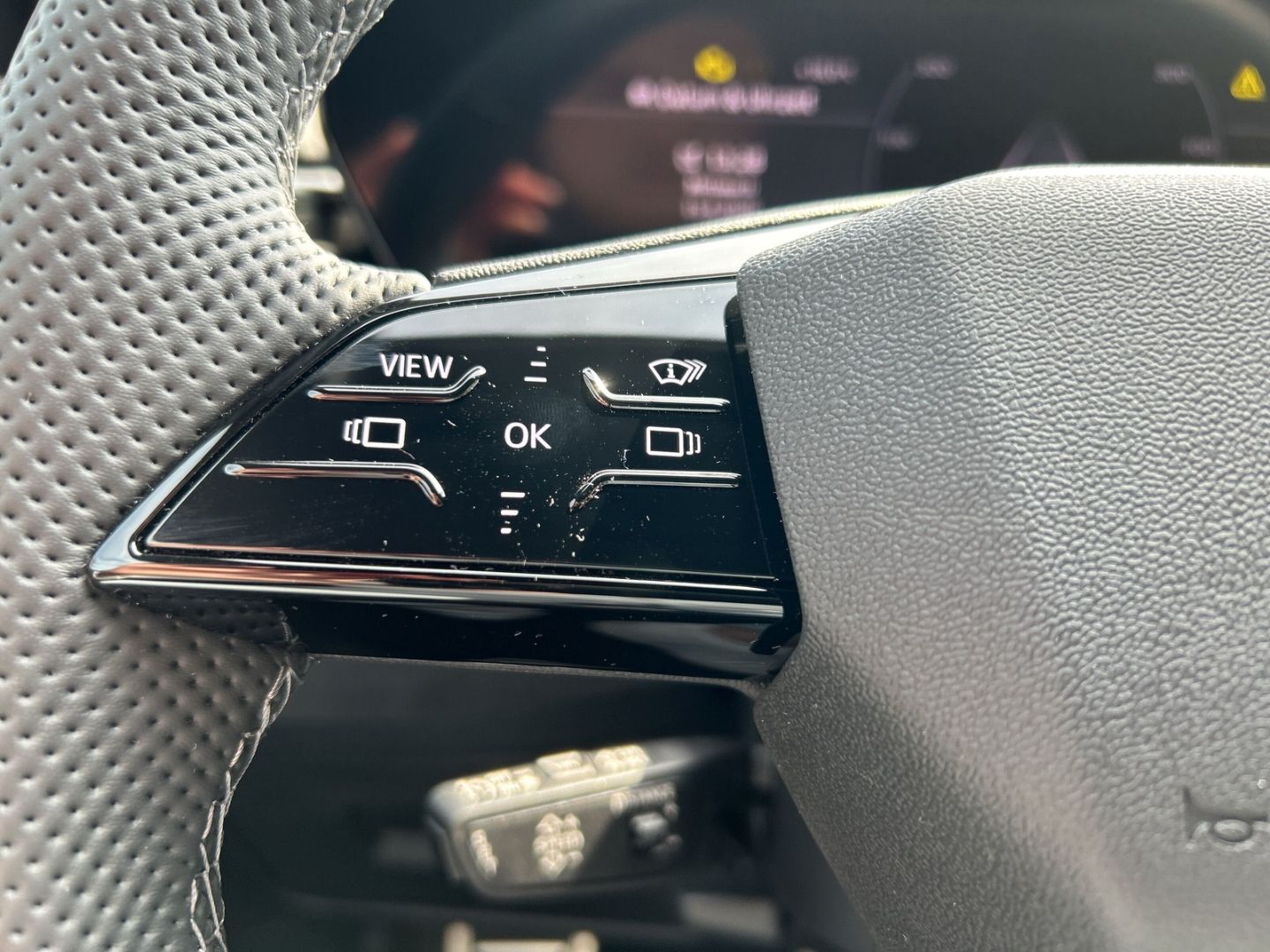 Fahrzeugabbildung Audi A6 Avant 2.0 TDI HUD+AHK+NAVI+LEDER+B&O+LED