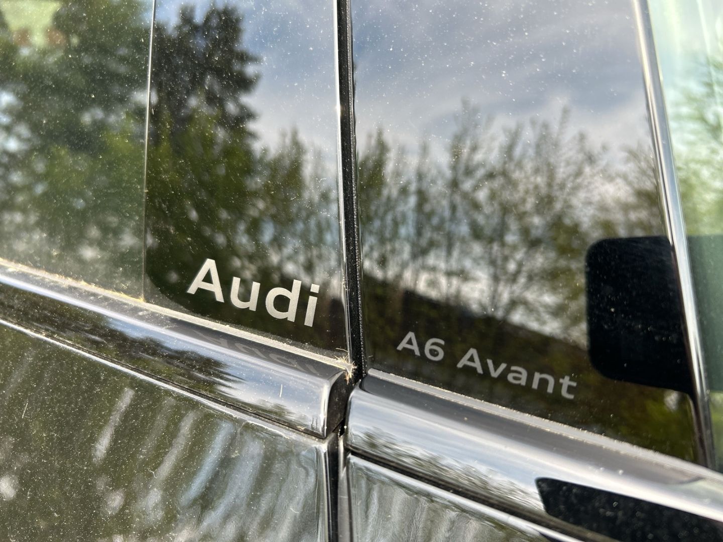 Fahrzeugabbildung Audi A6 Avant 2.0 TDI HUD+AHK+NAVI+LEDER+B&O+LED