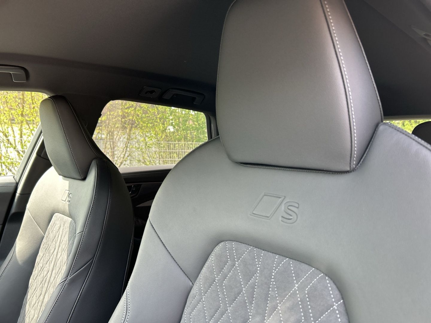 Fahrzeugabbildung Audi A6 Avant 2.0 TDI HUD+AHK+NAVI+LEDER+B&O+LED
