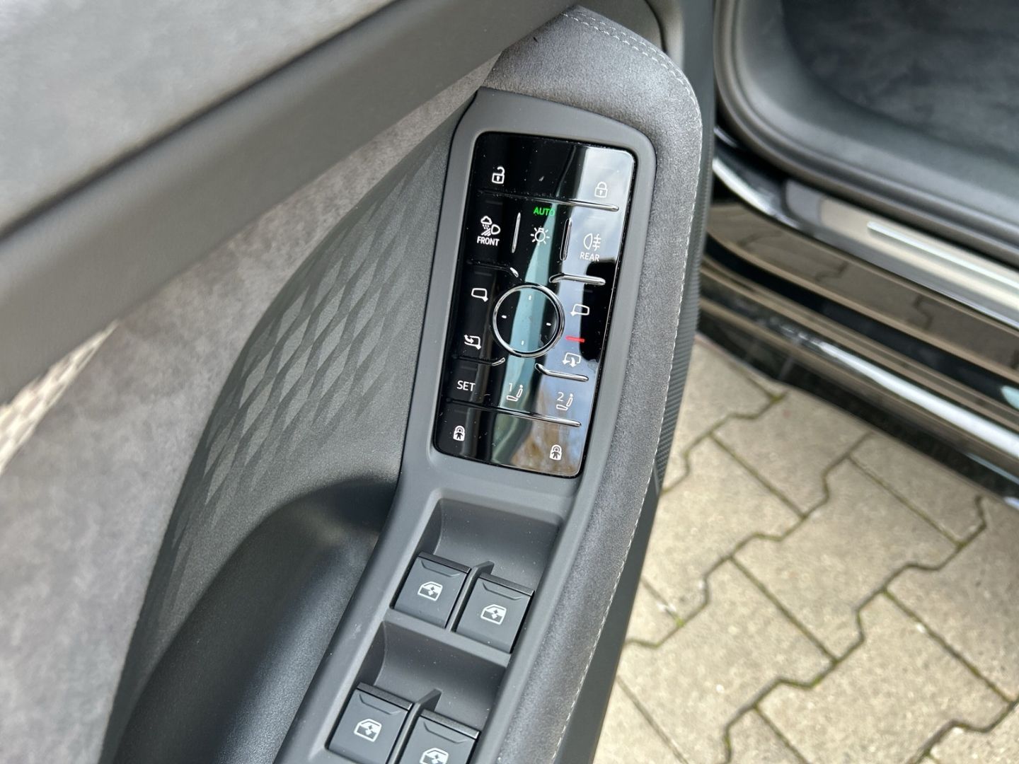 Fahrzeugabbildung Audi A6 Avant 2.0 TDI HUD+AHK+NAVI+LEDER+B&O+LED