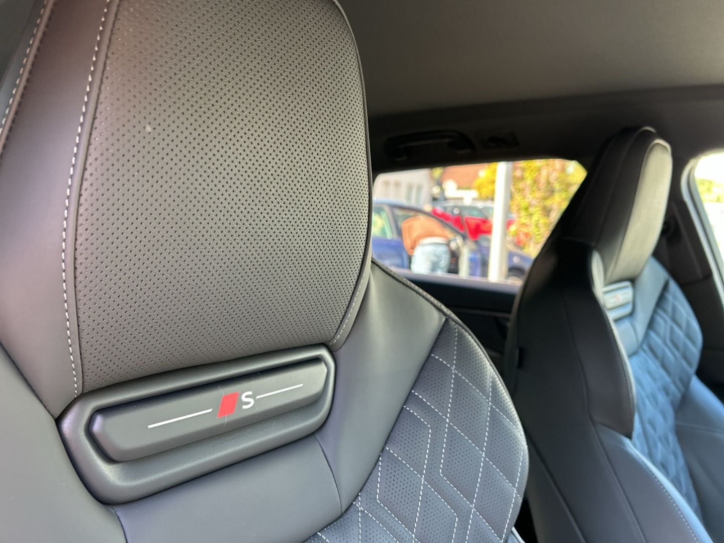 Fahrzeugabbildung Audi A6 3.0 AVANT TDI 220 kW+HUD+AHK+KAMERA+B&O+TECH