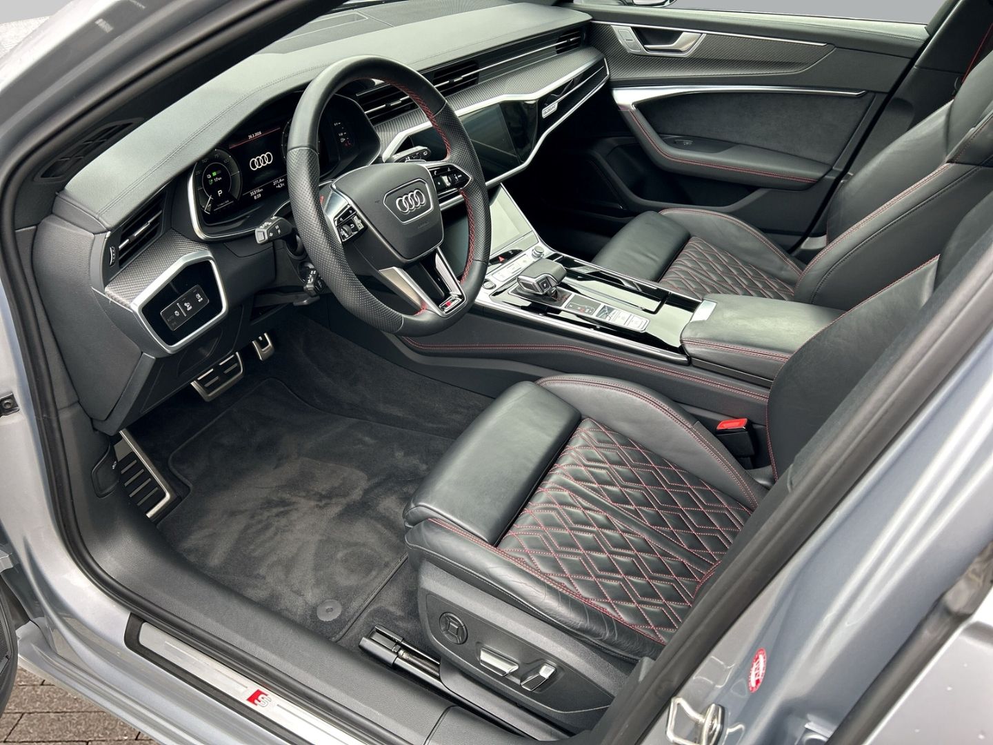 Fahrzeugabbildung Audi A6 Avant 55 2.0 TFSI e quattro sport