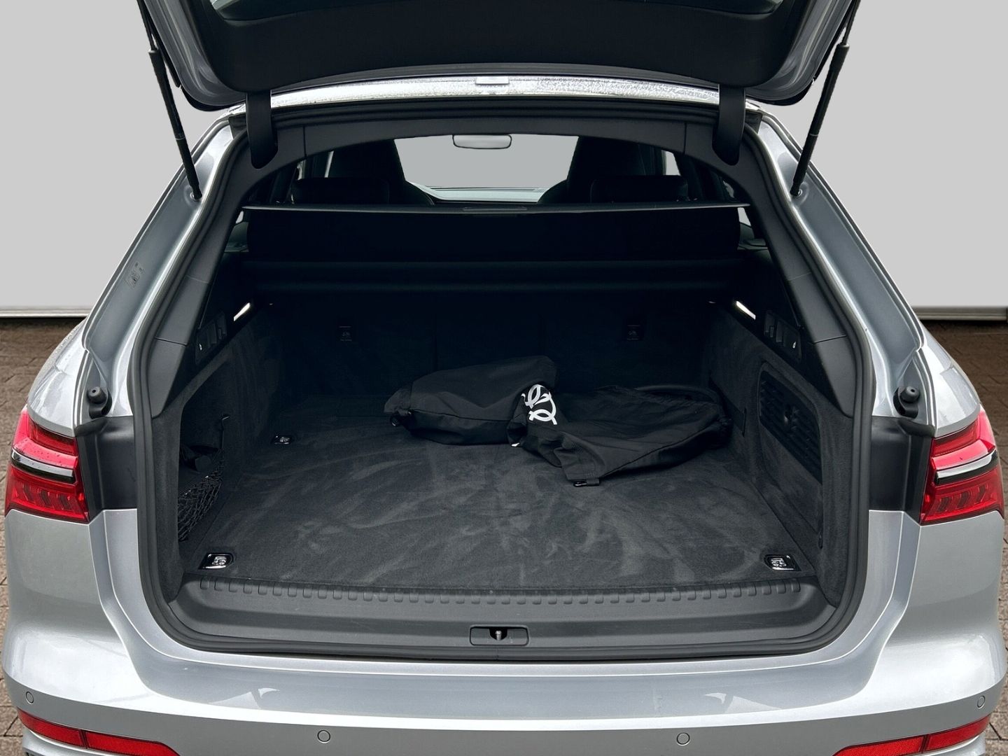 Fahrzeugabbildung Audi A6 Avant 55 2.0 TFSI e quattro sport