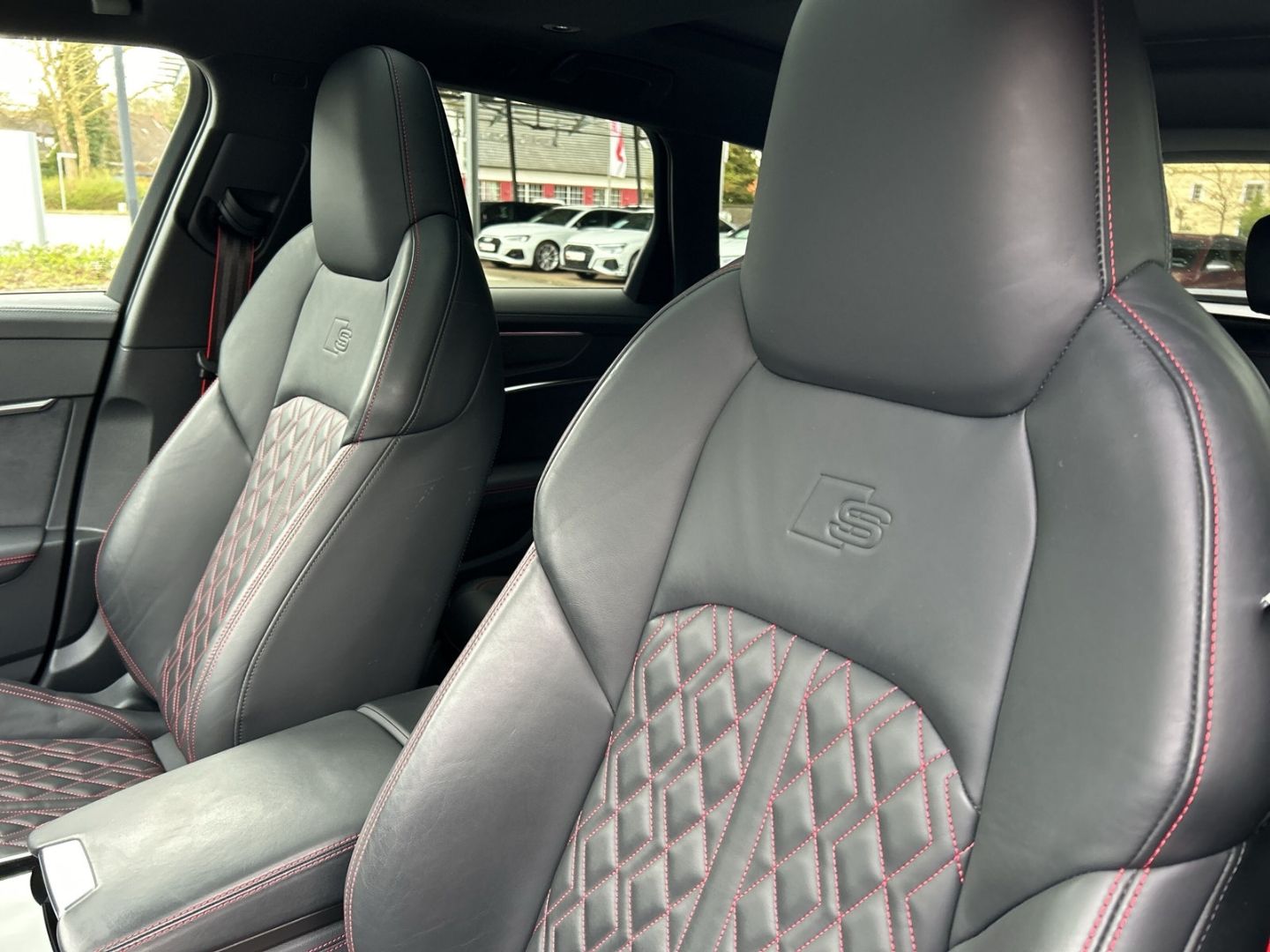 Fahrzeugabbildung Audi A6 Avant 55 2.0 TFSI e quattro sport