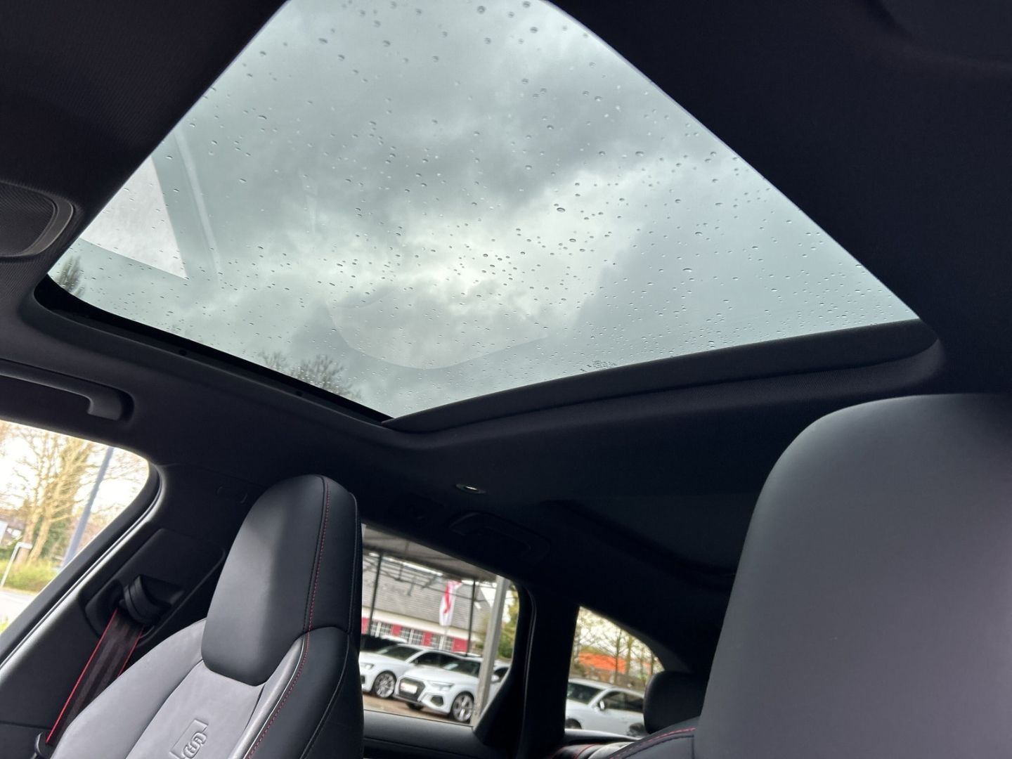 Fahrzeugabbildung Audi A6 Avant 55 2.0 TFSI e quattro sport