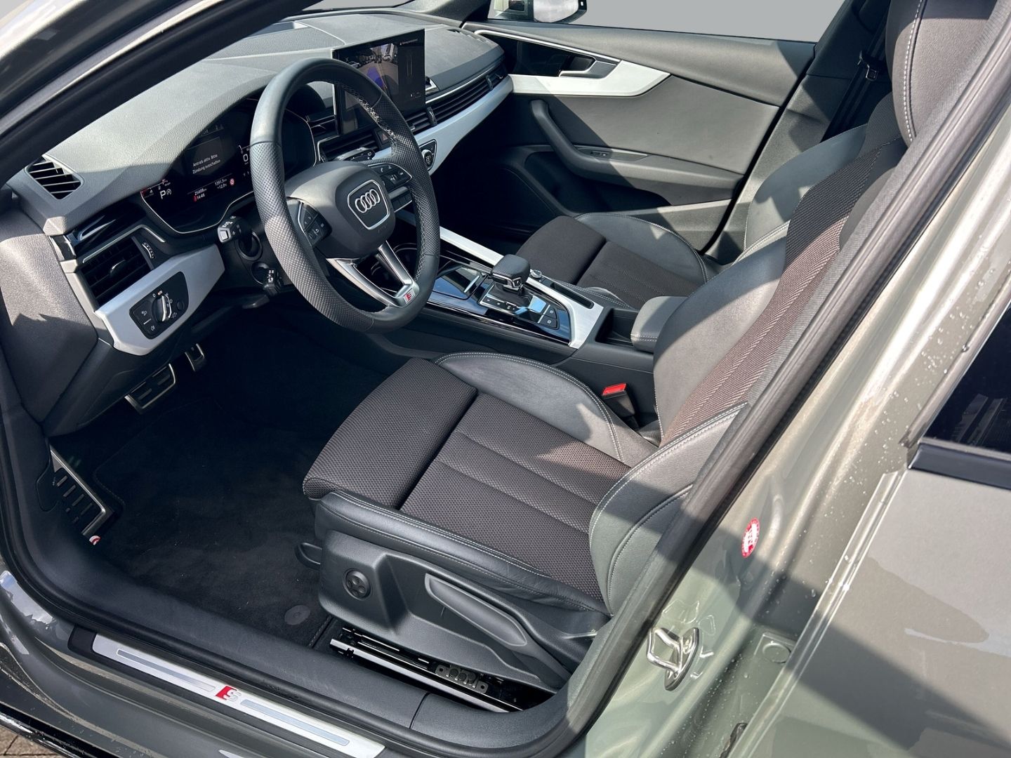 Fahrzeugabbildung Audi A4 Avant 35 TDI S Line Competition+ AHK+ Kamera